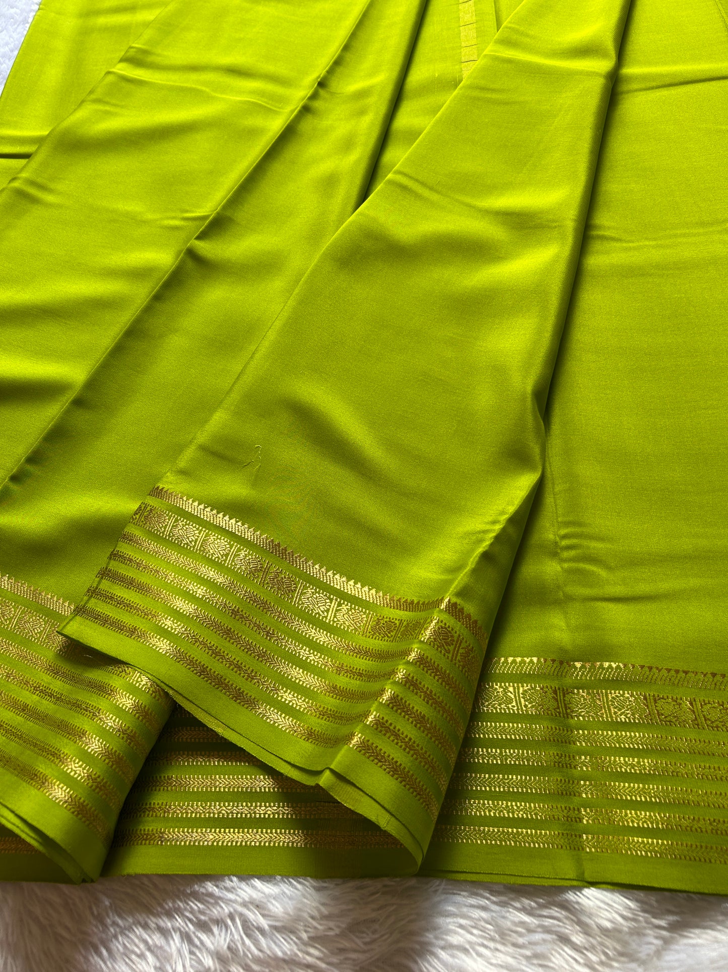 Soujanya : Solid Mehendi green