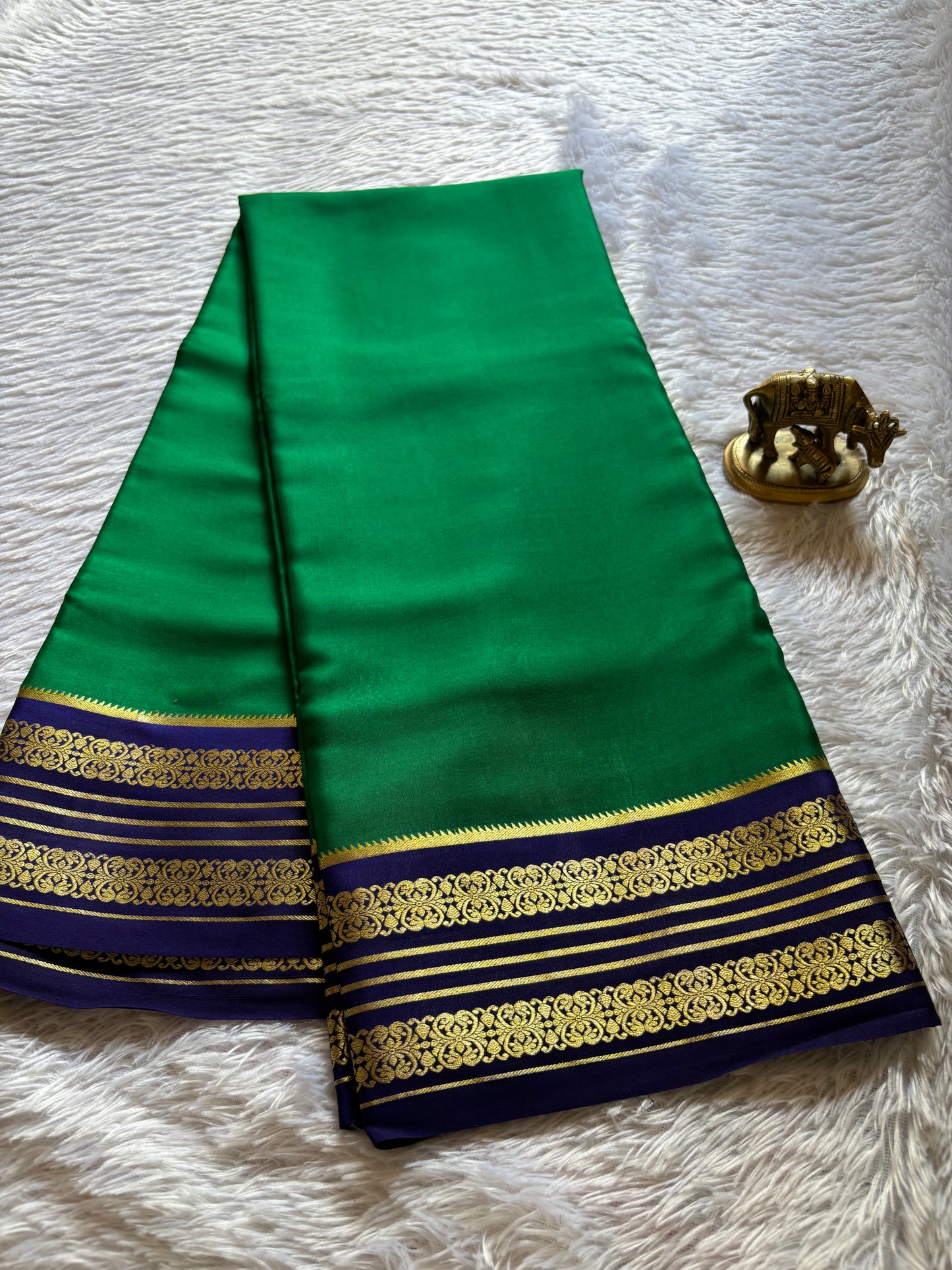 Kanchana (2D) : Emerald green-navy blue