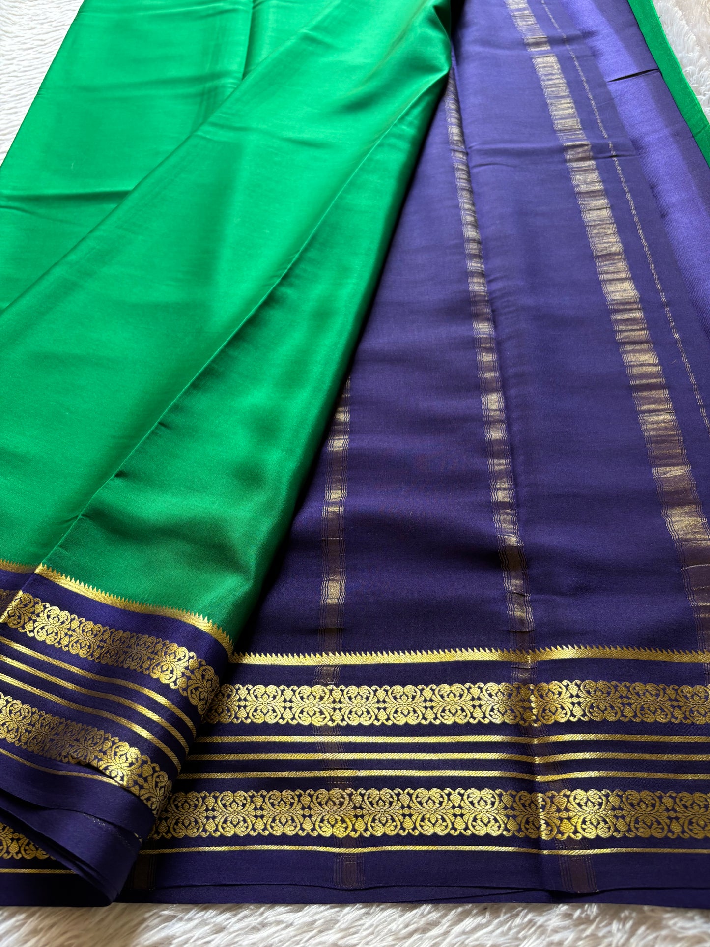 Kanchana (2D) : Emerald green-navy blue