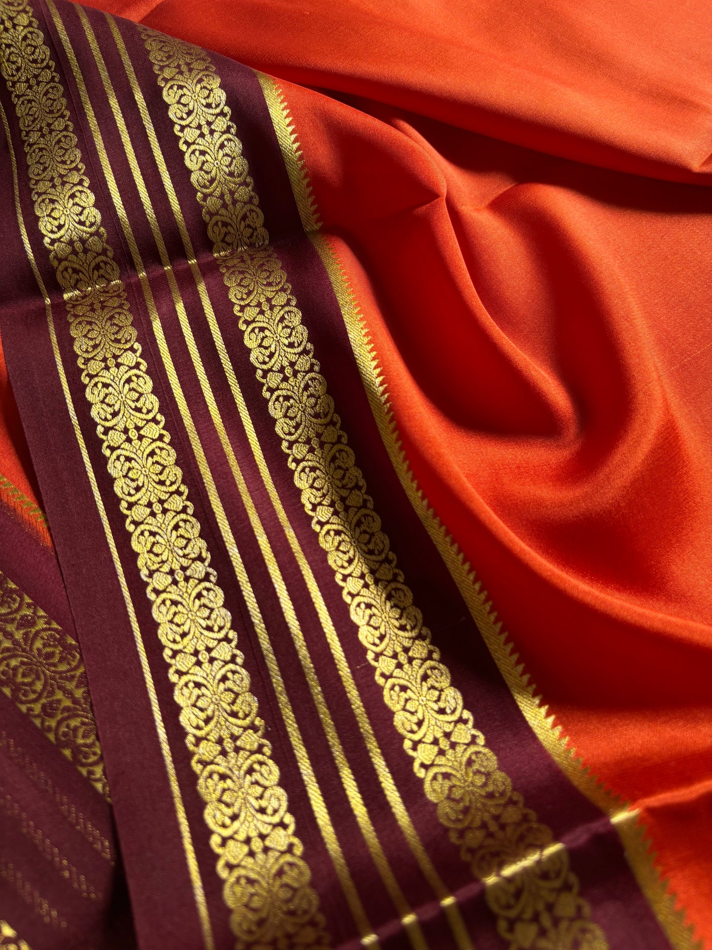 Kanchana (2D) : Orange-chocolate brown