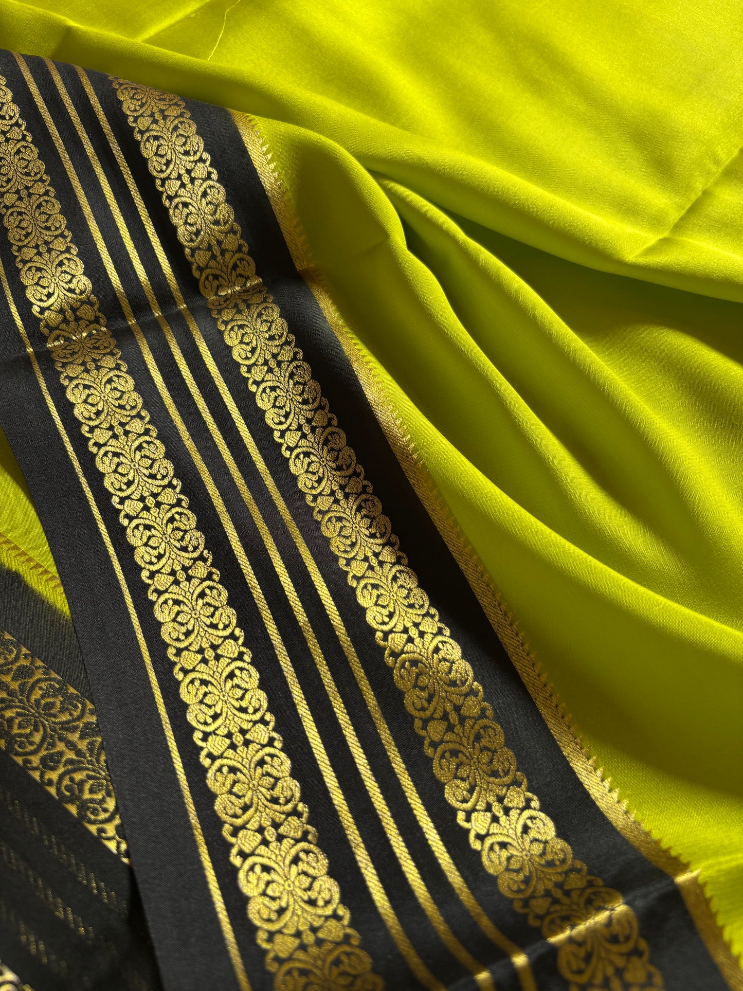 Kanchana (2D) : Olive-black