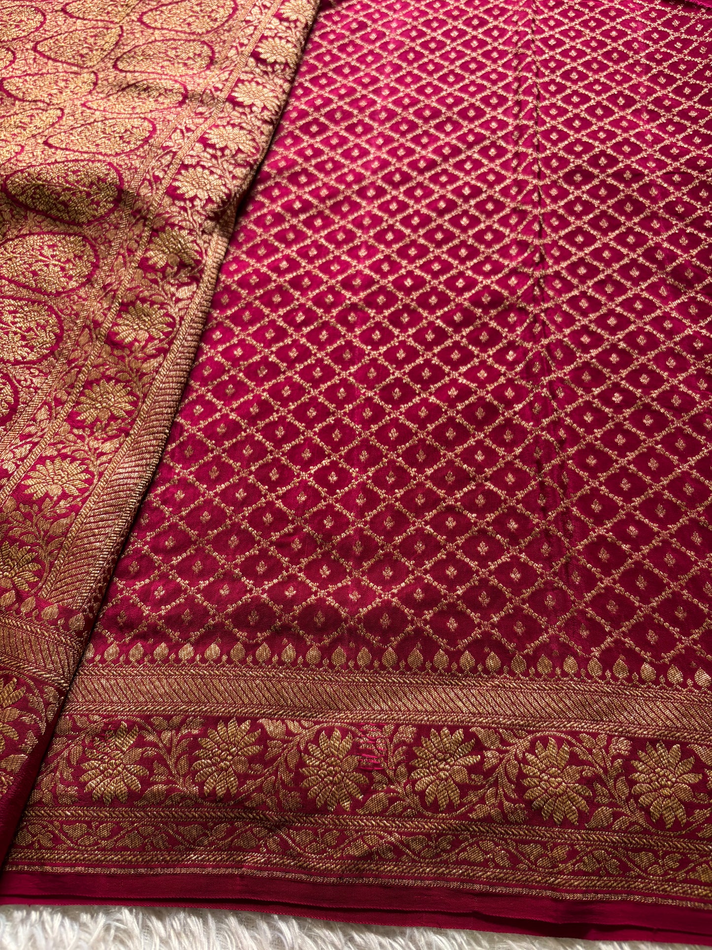 Naveena (2D) : Pinkish beige-dark pink
