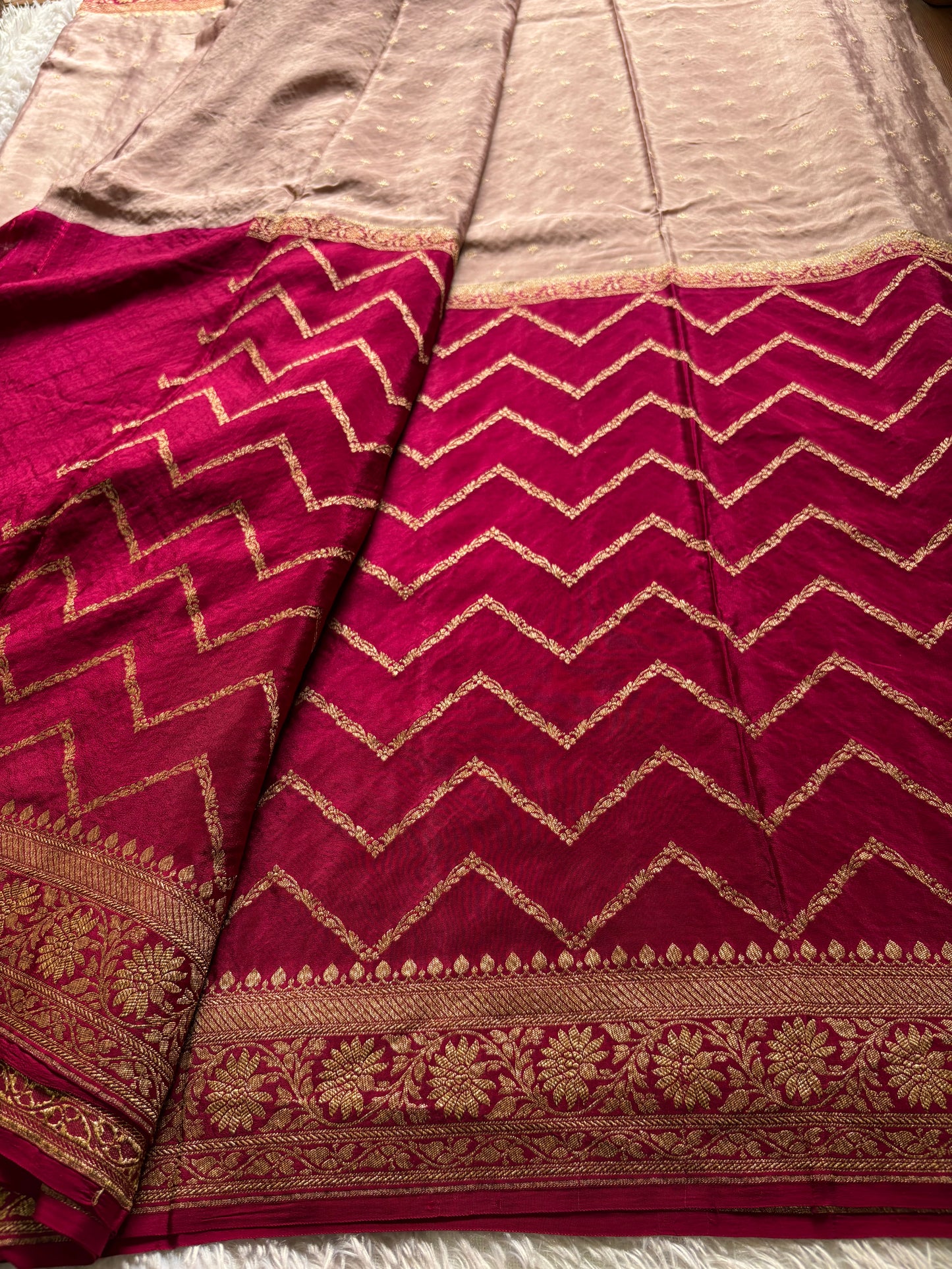 Naveena (2D) : Pinkish beige-dark pink
