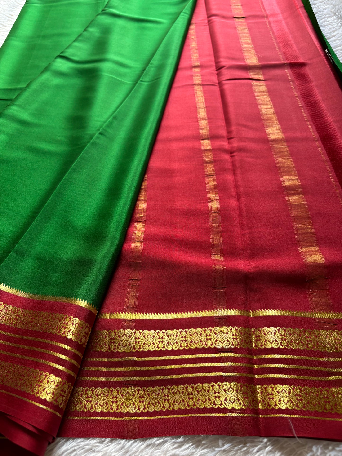 Kanchana (2D) : Bottle green-red