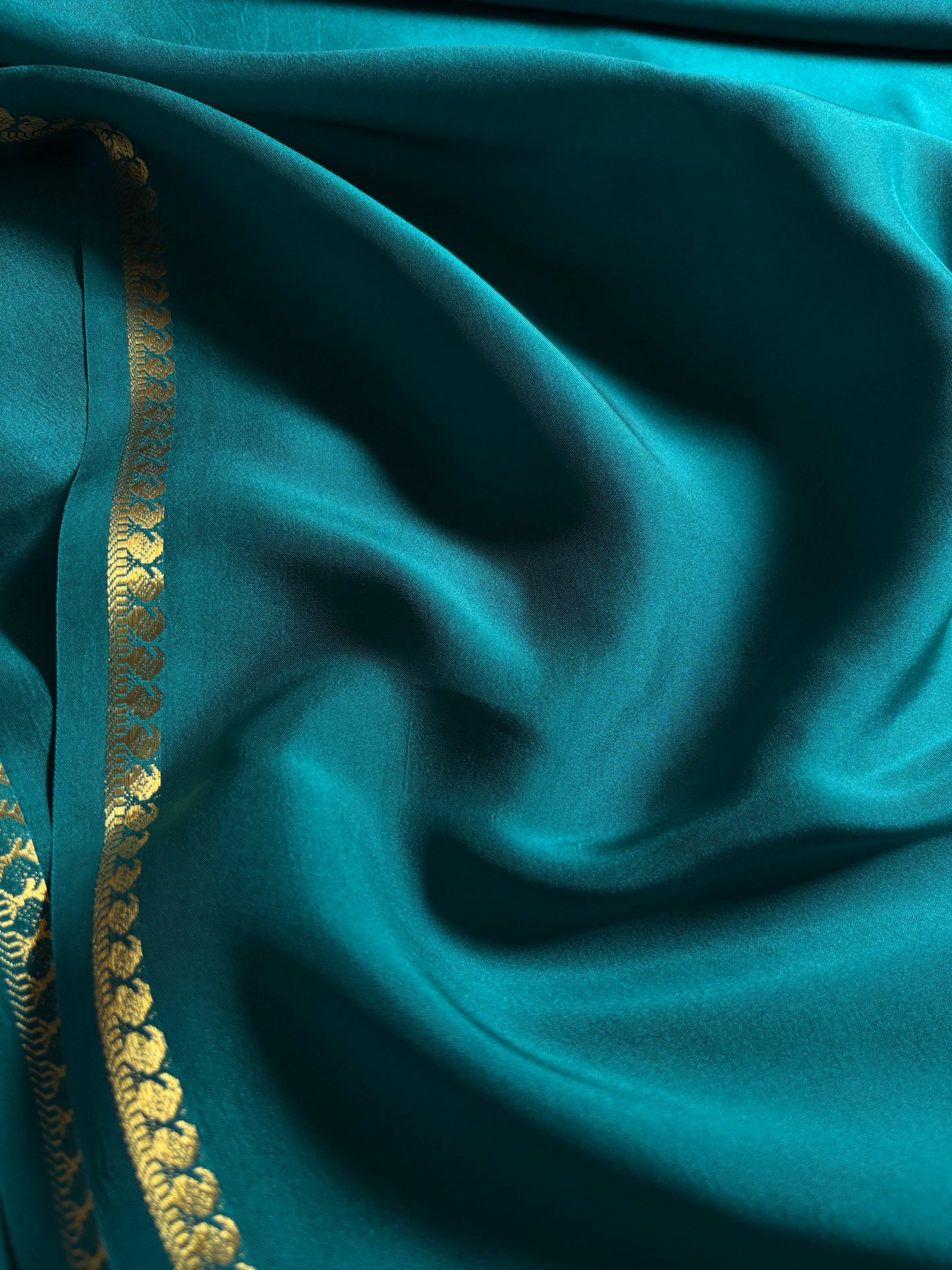 Manikya : Solid Teal blue