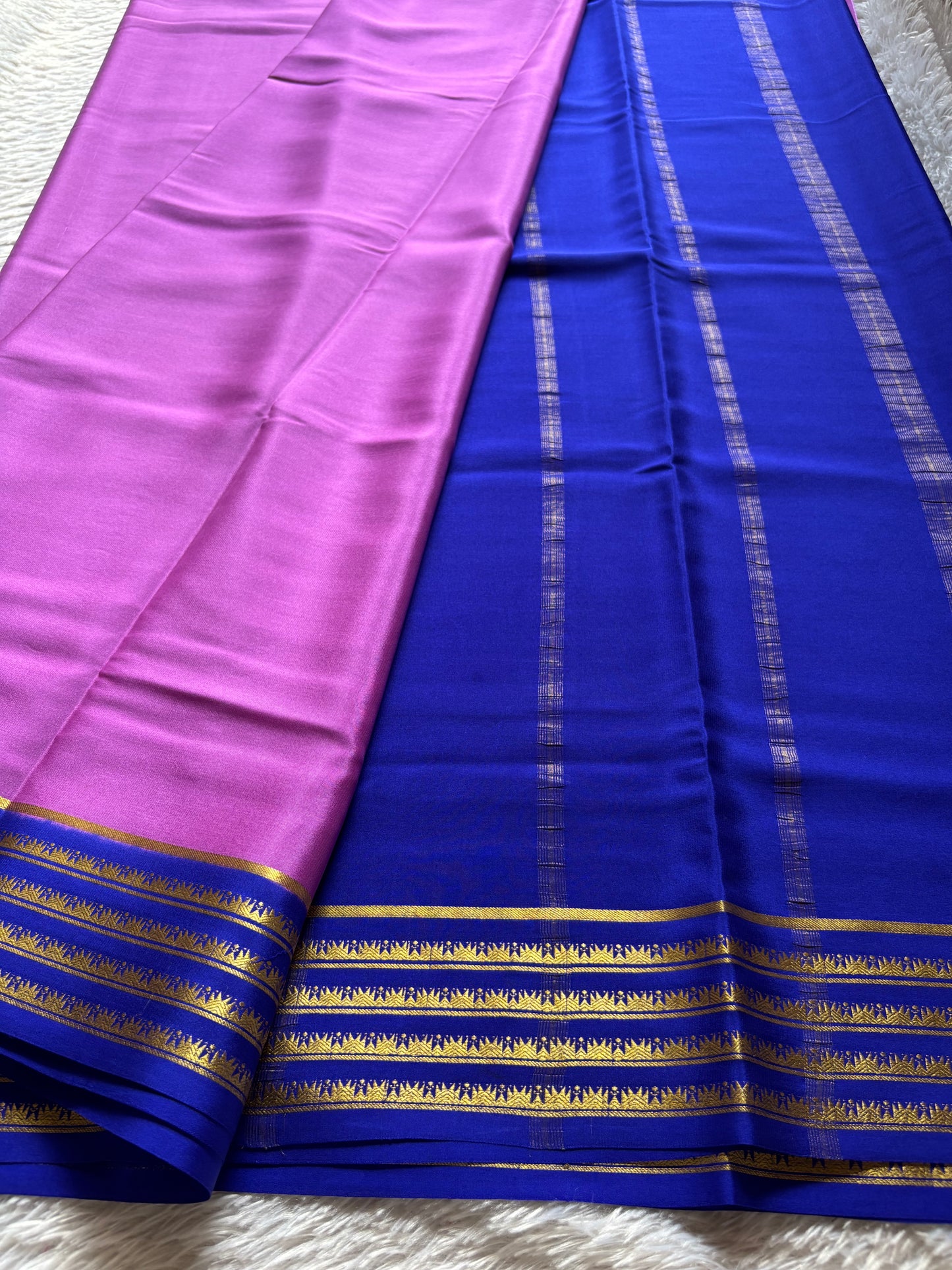 Kumuda (2D) : Magenta-royal blue
