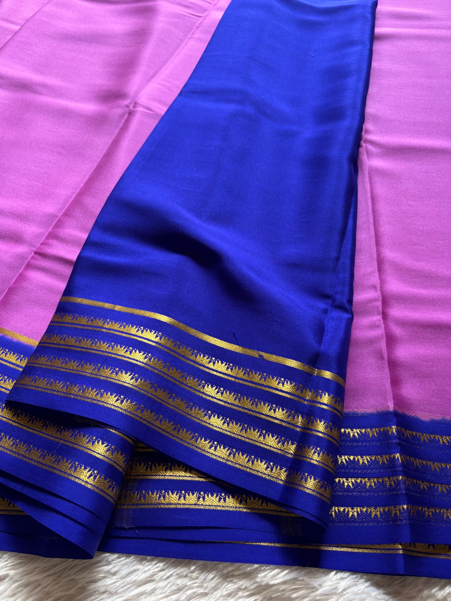 Kumuda (2D) : Magenta-royal blue
