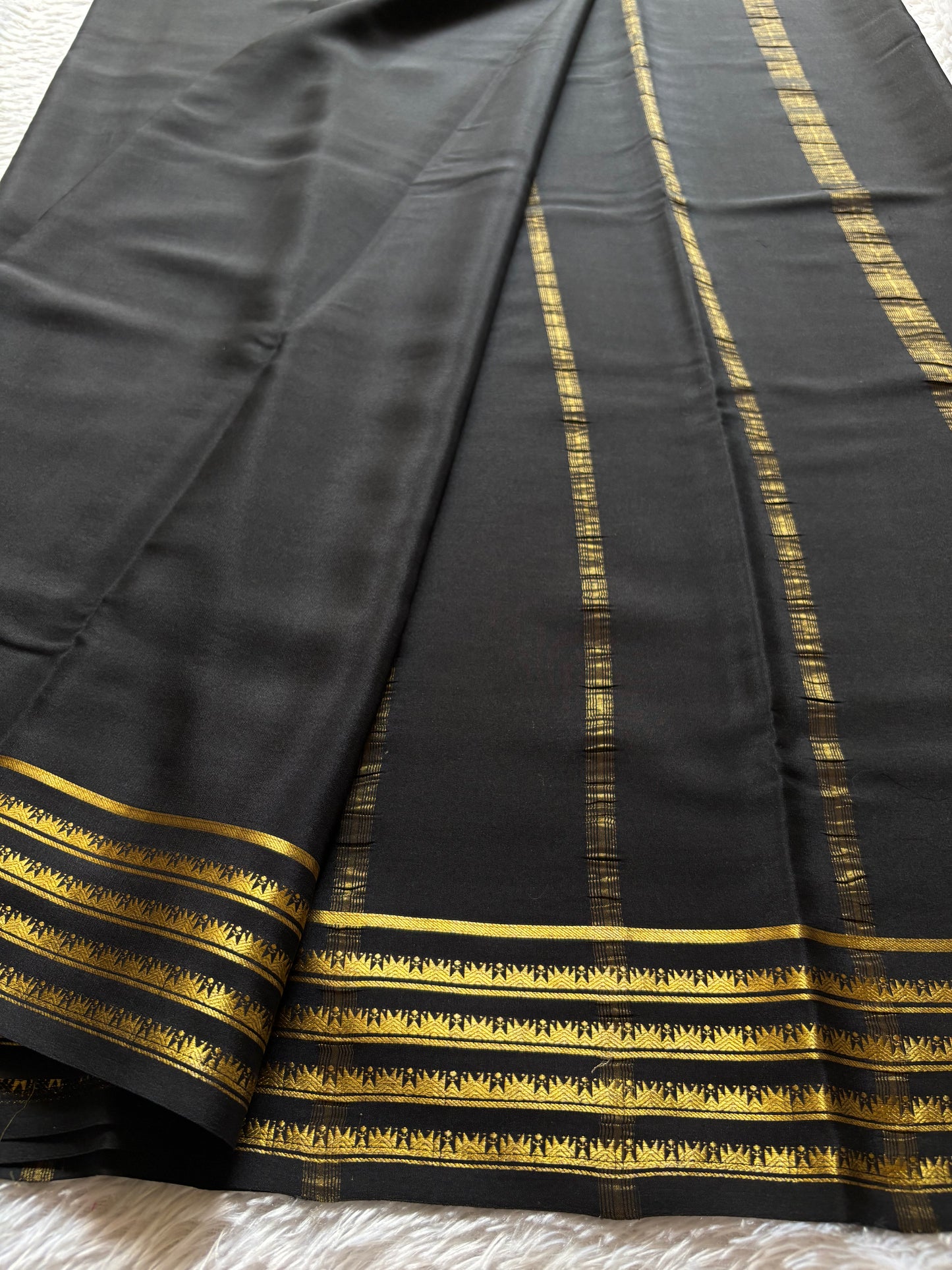 Kumuda : Solid Black