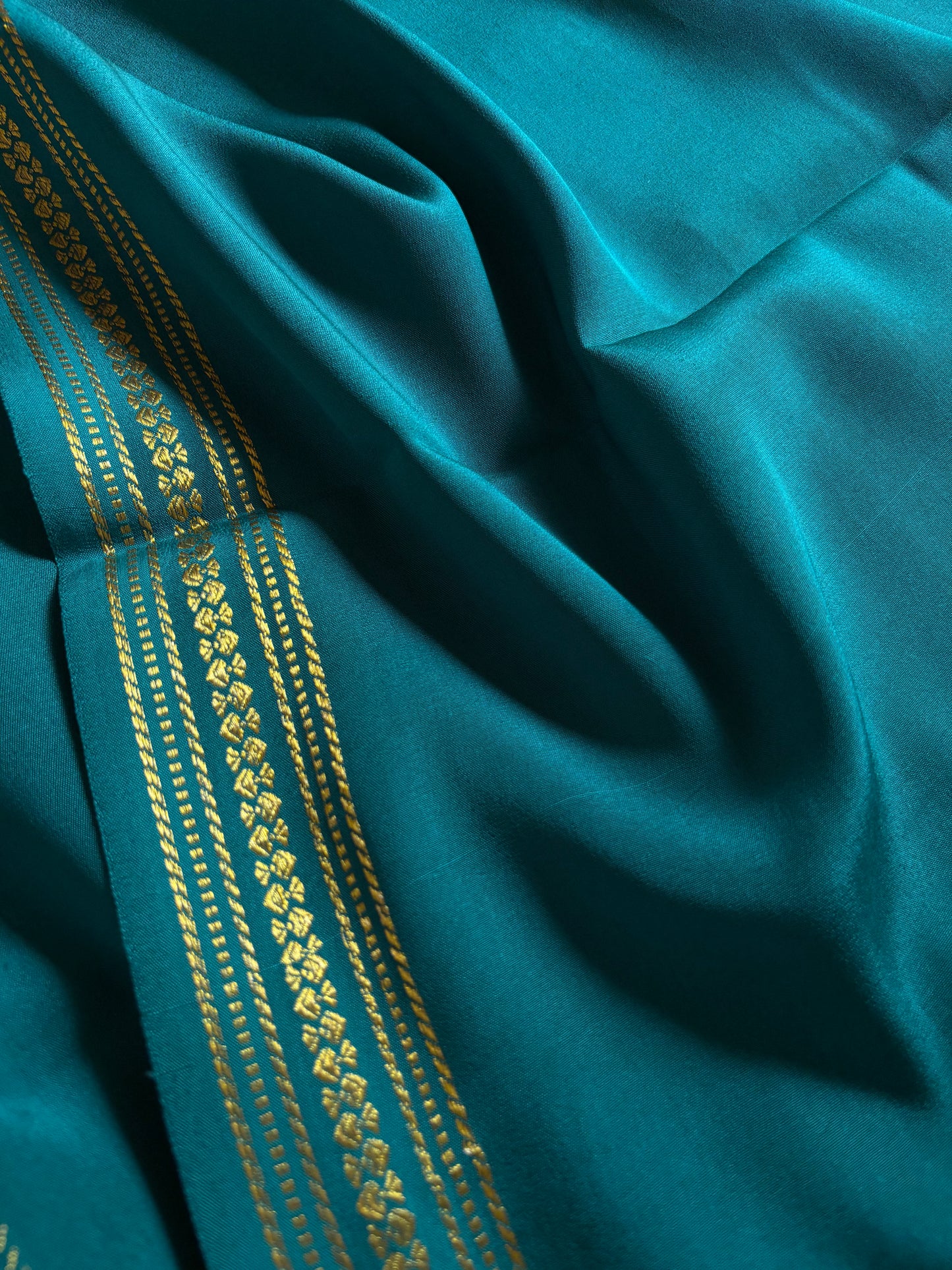 Sampige : Solid Teal blue