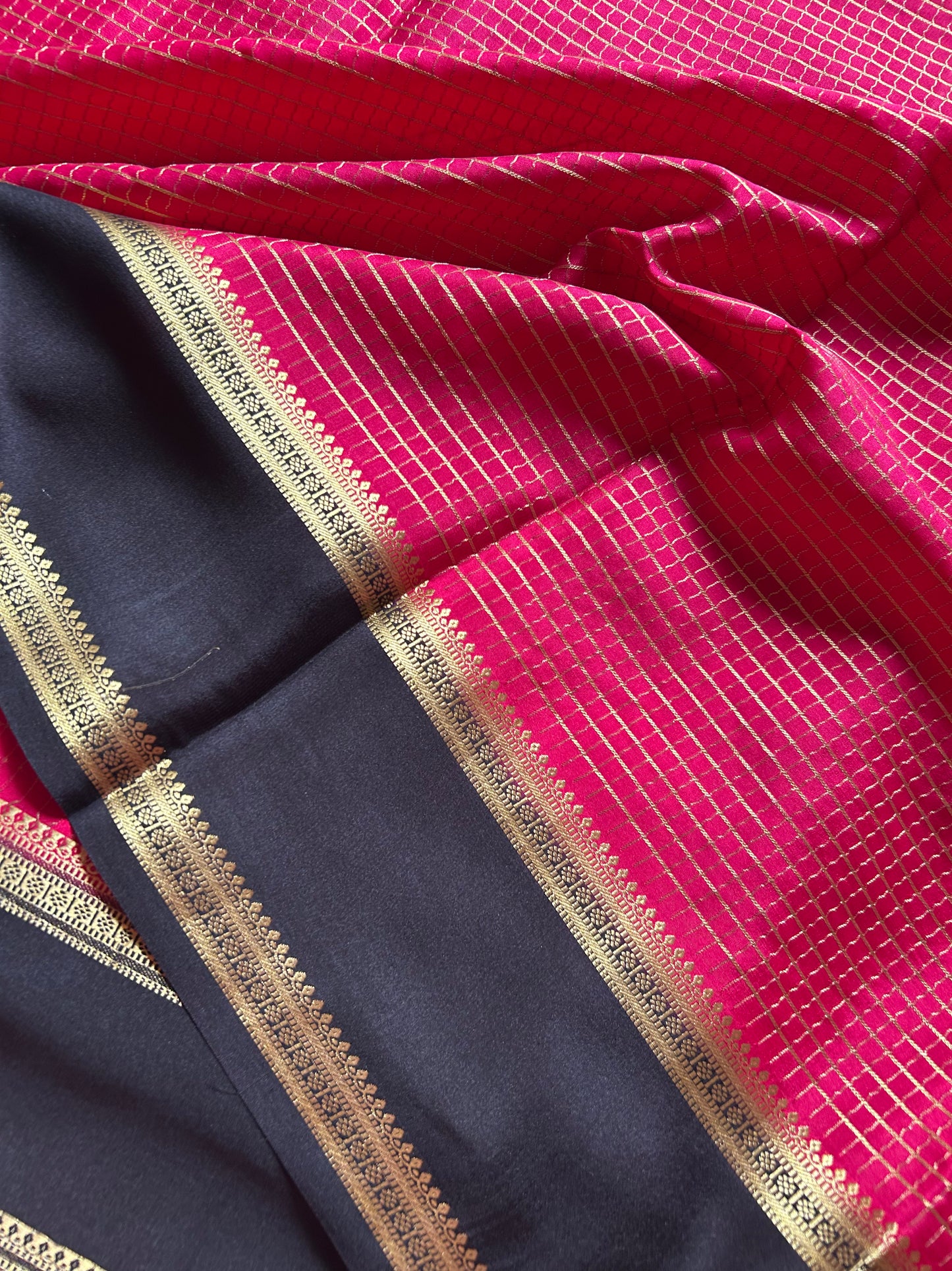 Himani (2D) : pink -black