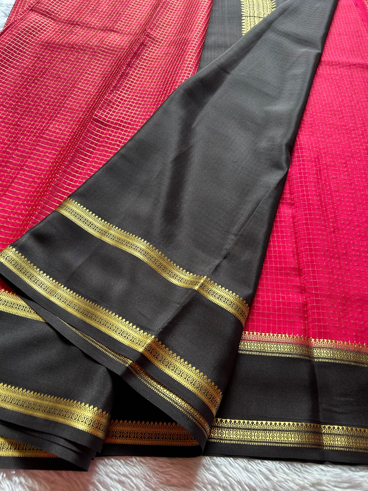 Himani (2D) : pink -black