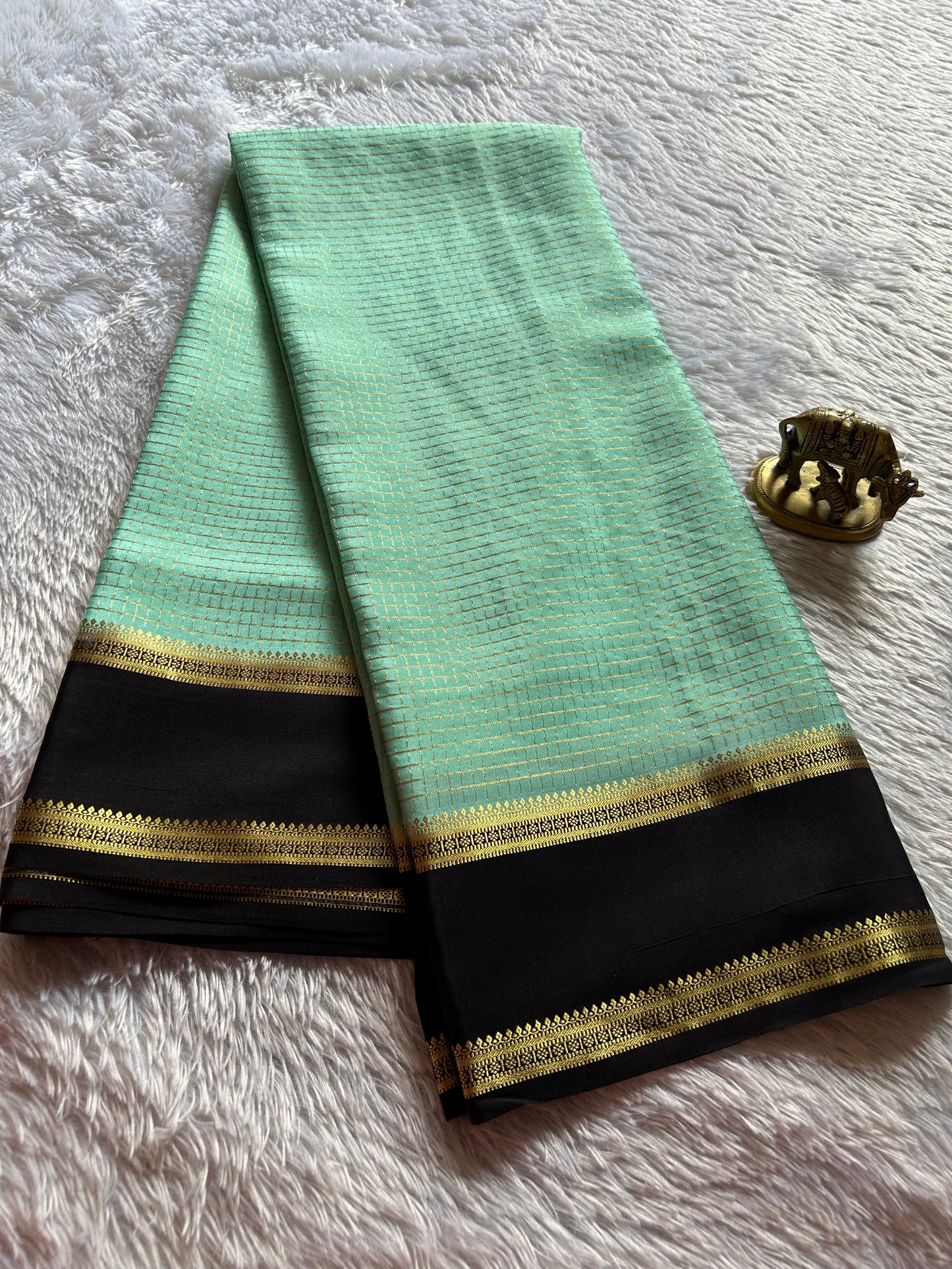 Himani (2D) : Aqua blue-black