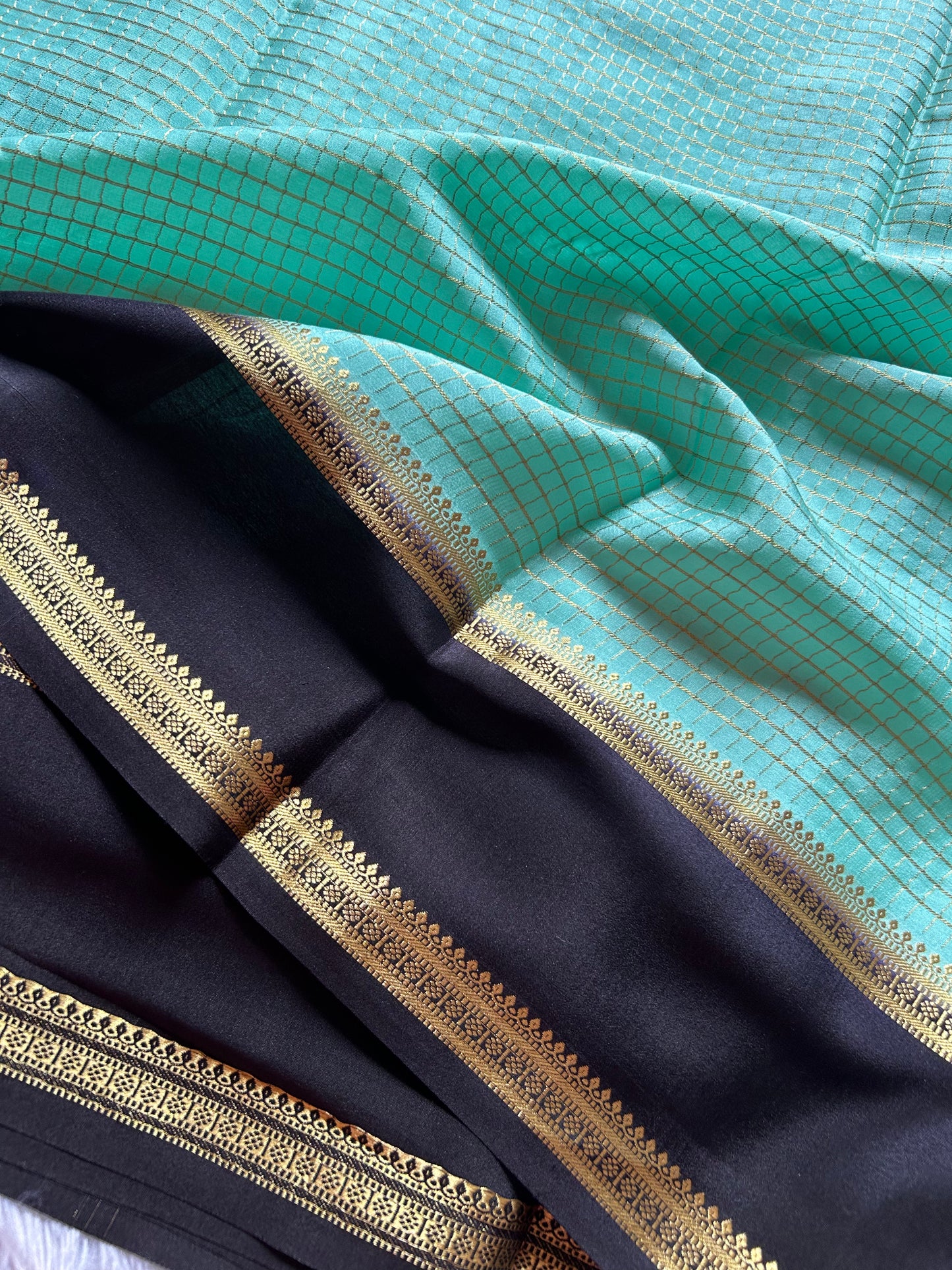 Himani (2D) : Aqua blue-black