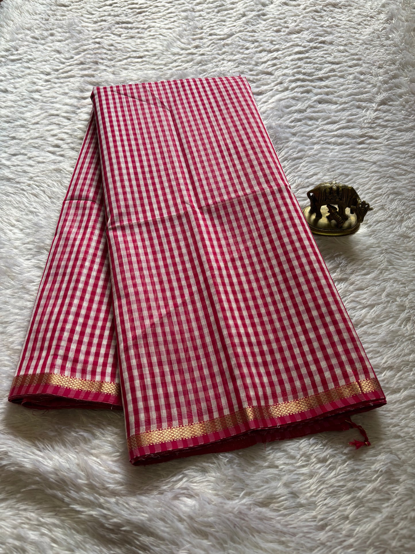 Chandini (2D) : Deep pink-off white