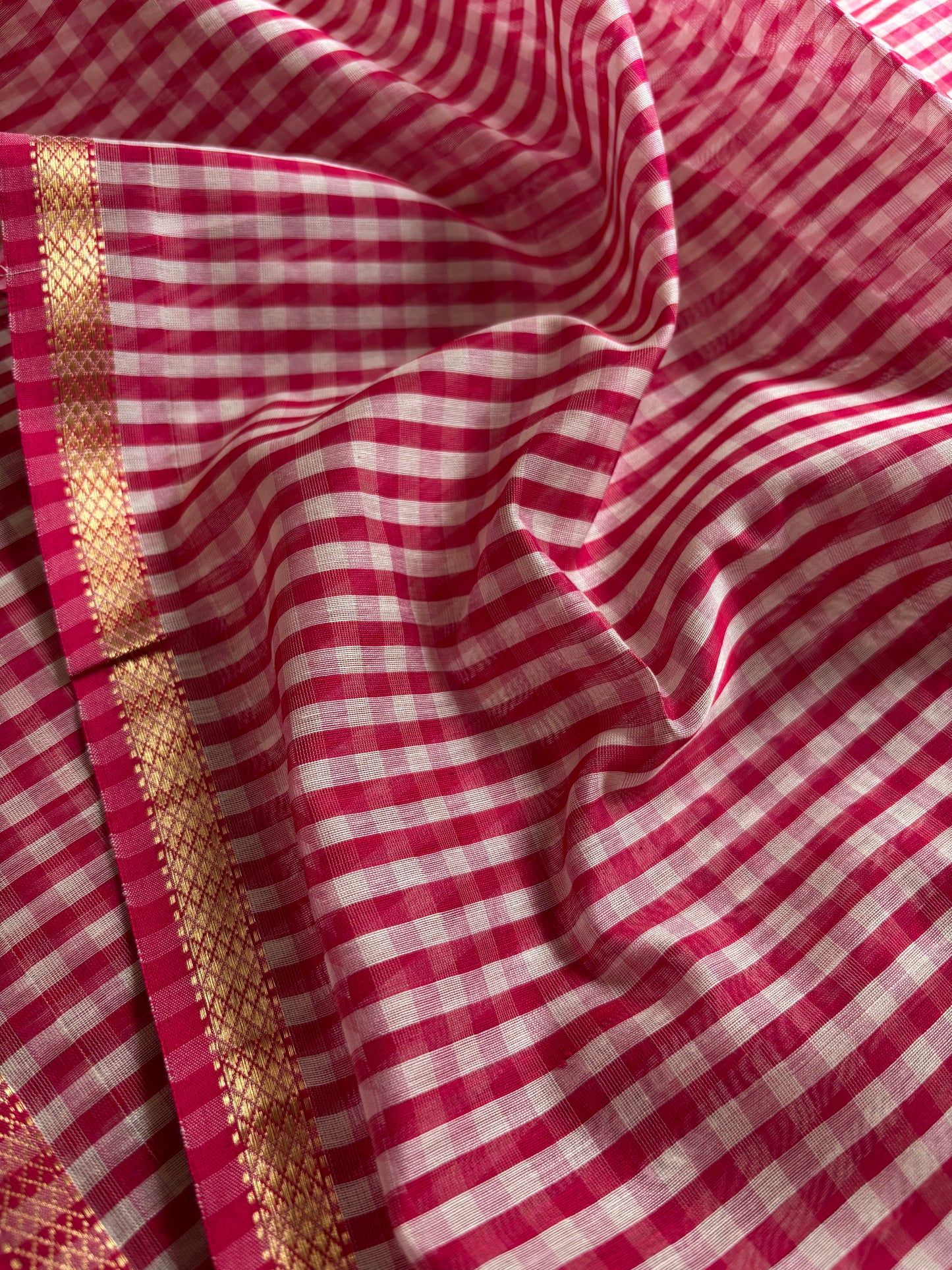 Chandini (2D) : Deep pink-off white
