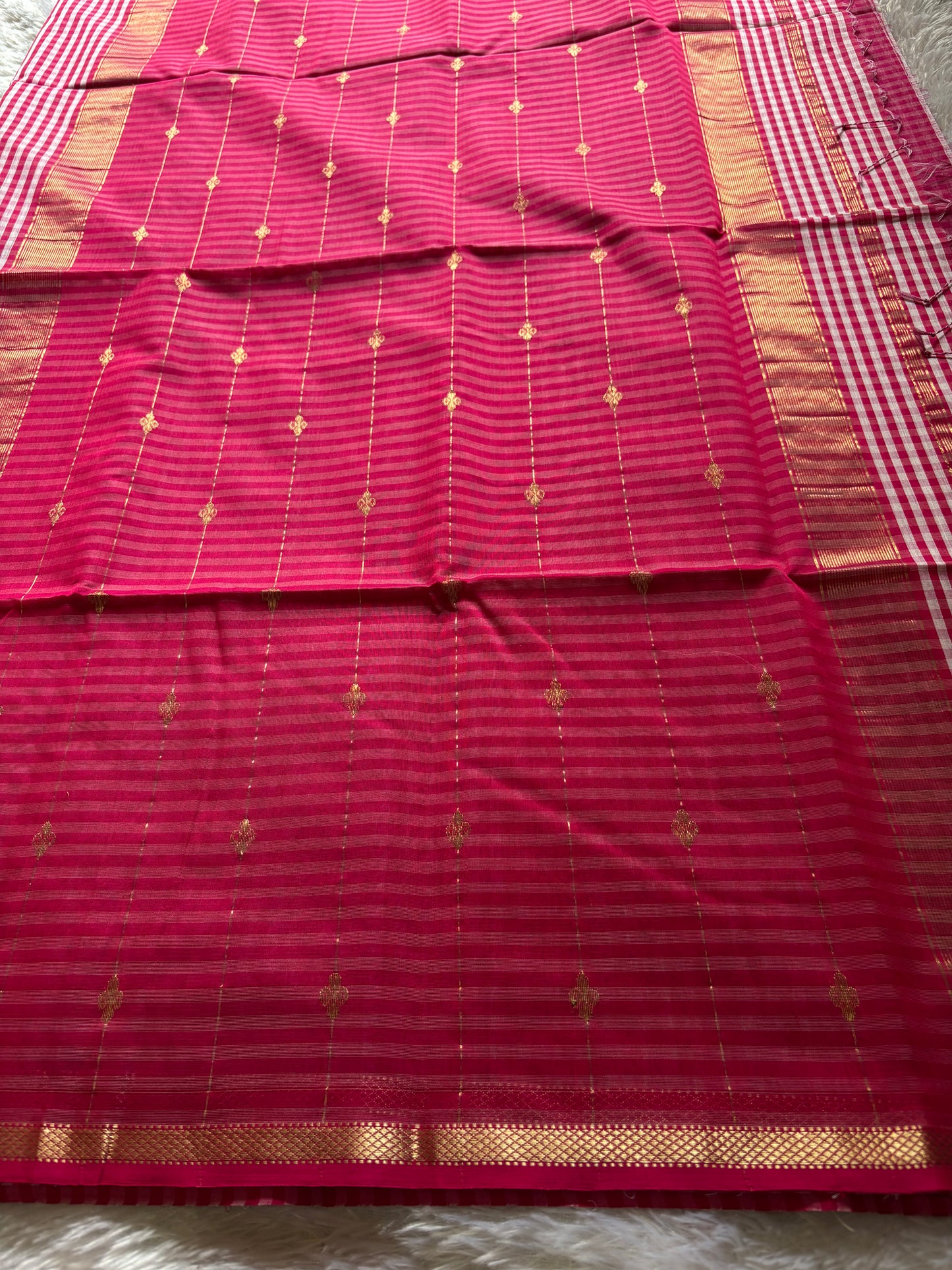 Chandini (2D) : Deep pink-off white