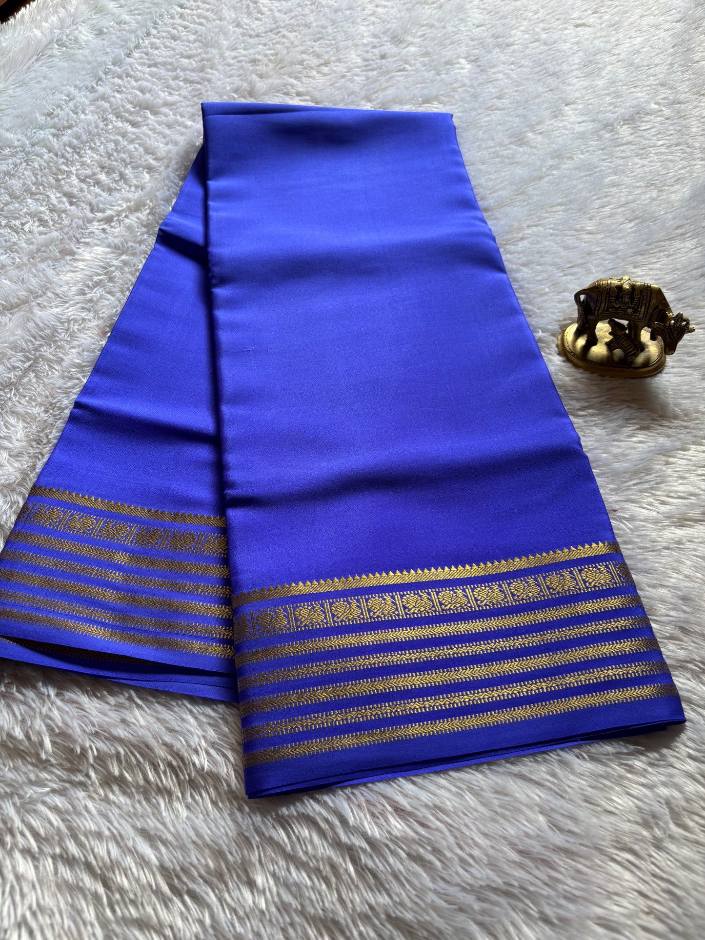 Soujanya : Solid Purplish blue