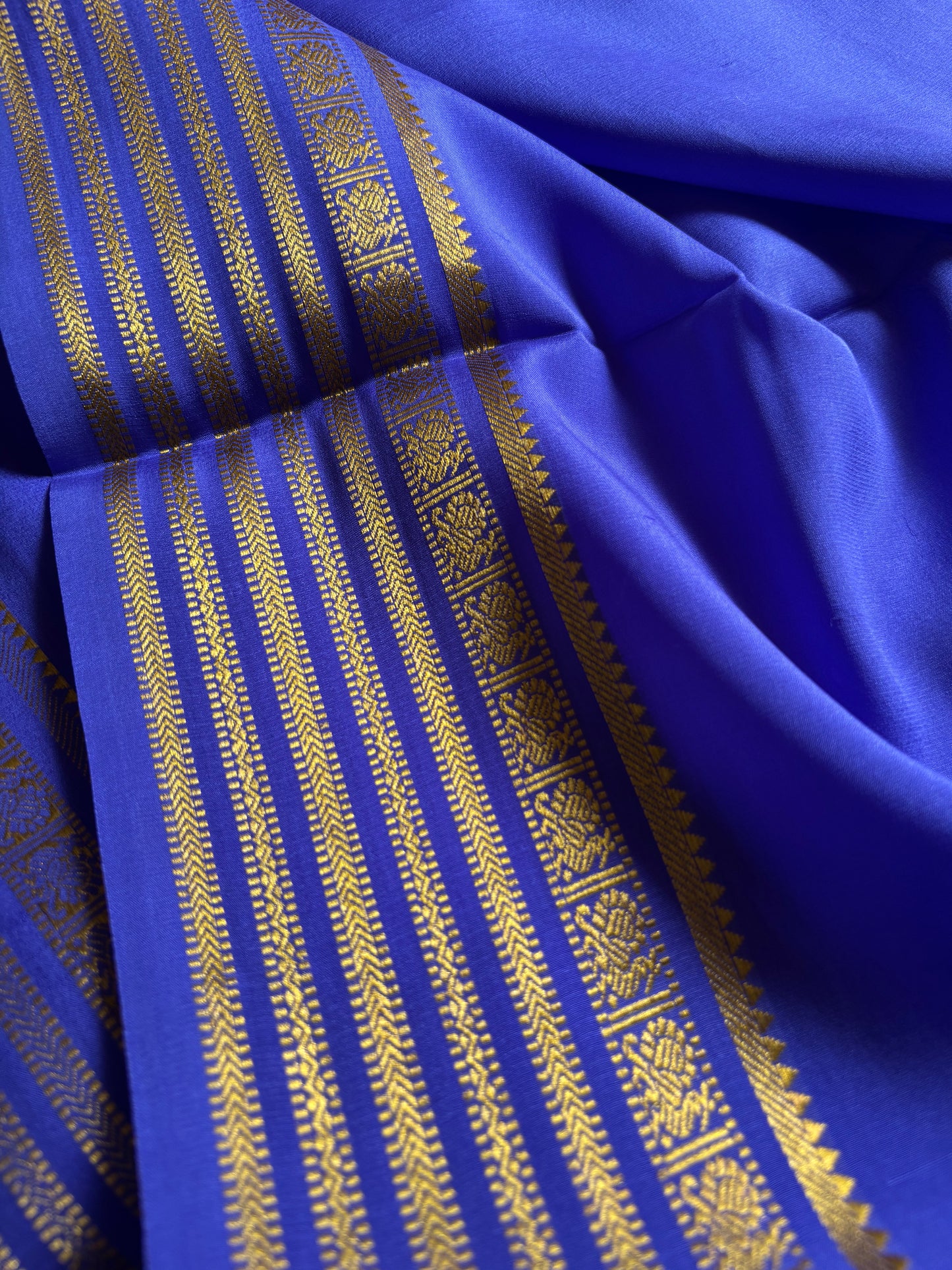 Soujanya : Solid Purplish blue