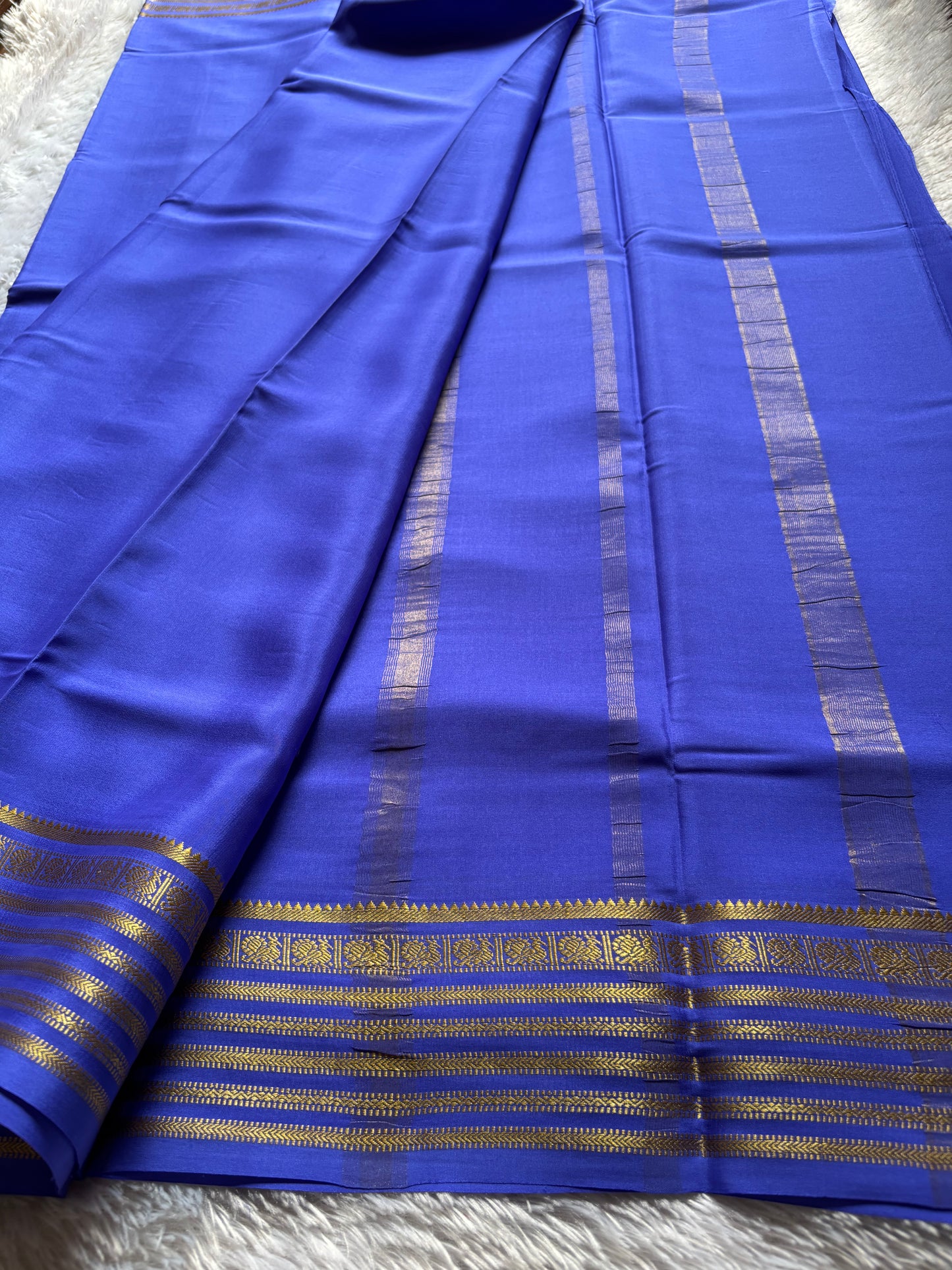 Soujanya : Solid Purplish blue