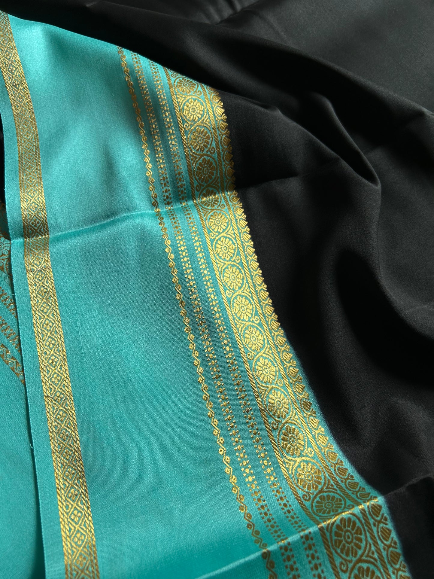 Daamini (2D) : Black-sea blue