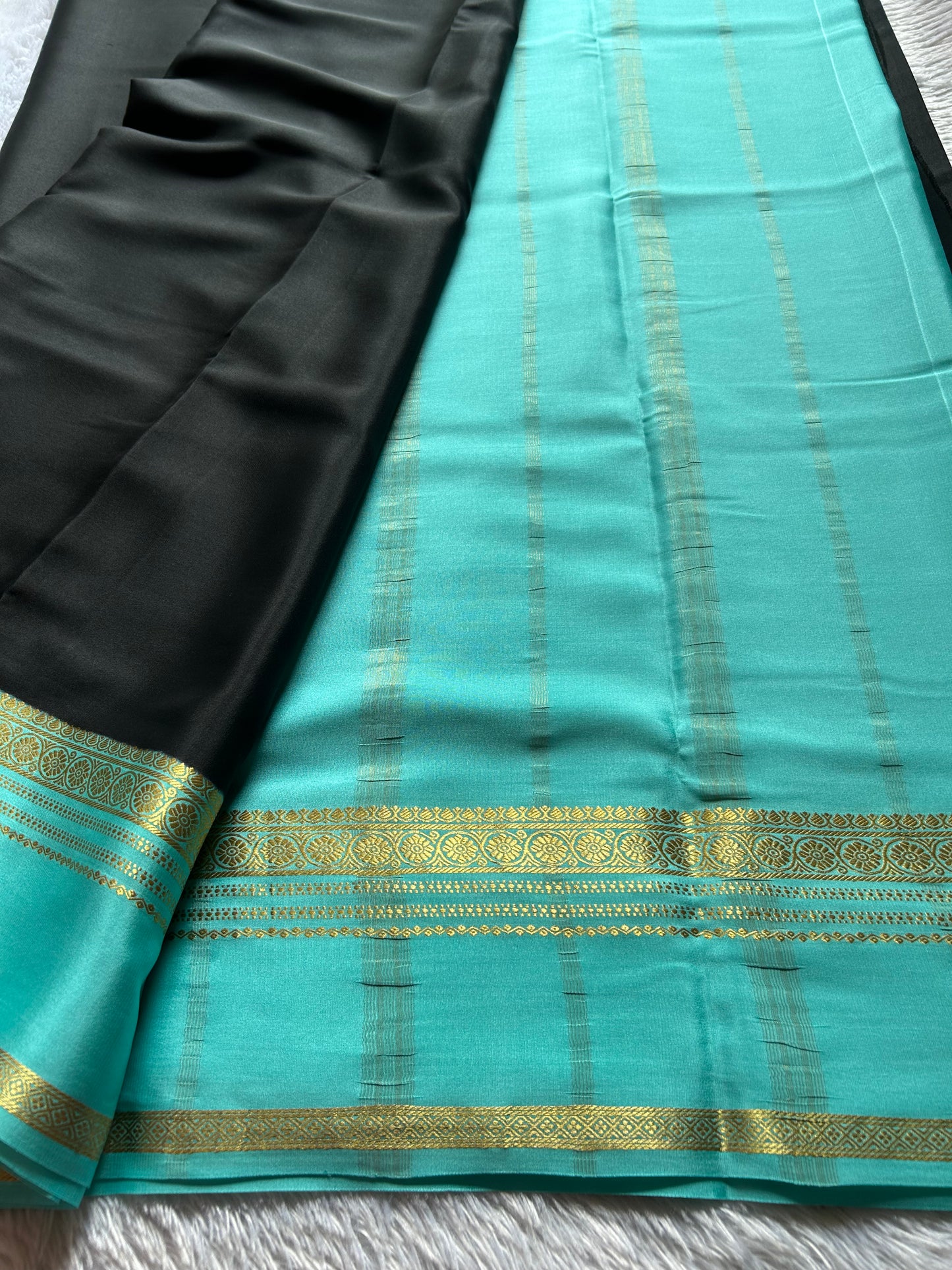 Daamini (2D) : Black-sea blue