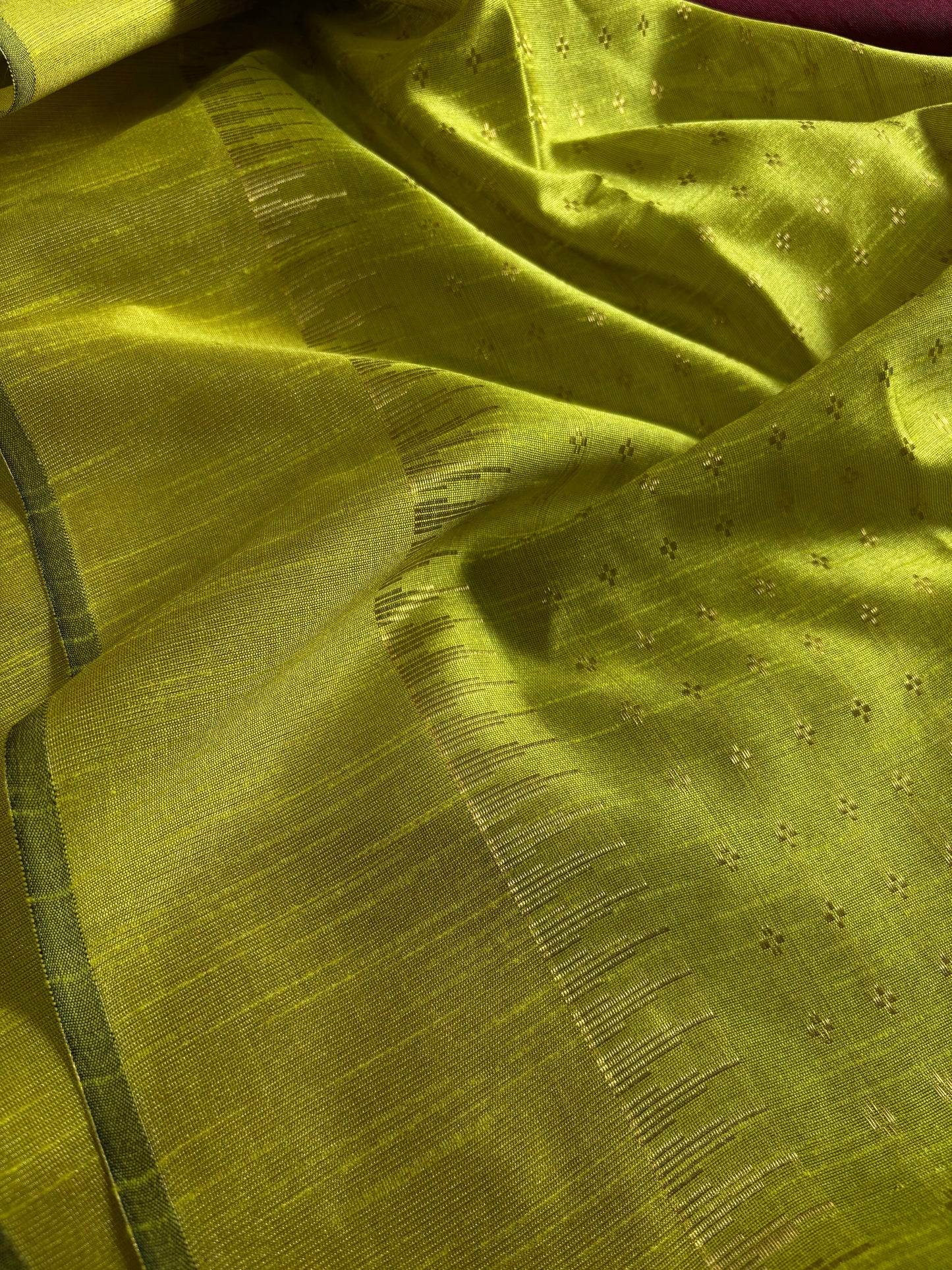 SS142 (2D) : Olive-maroon
