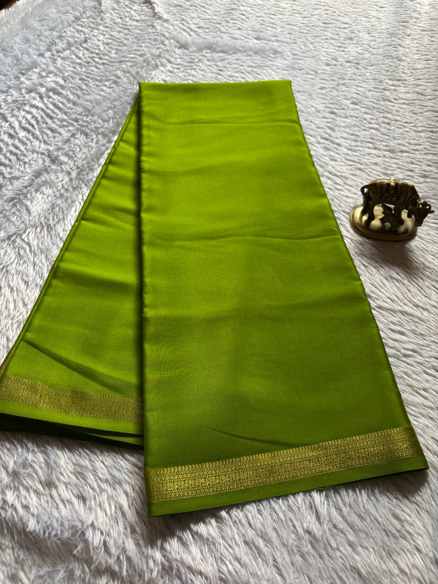 Harshini : Solid Mehendi green