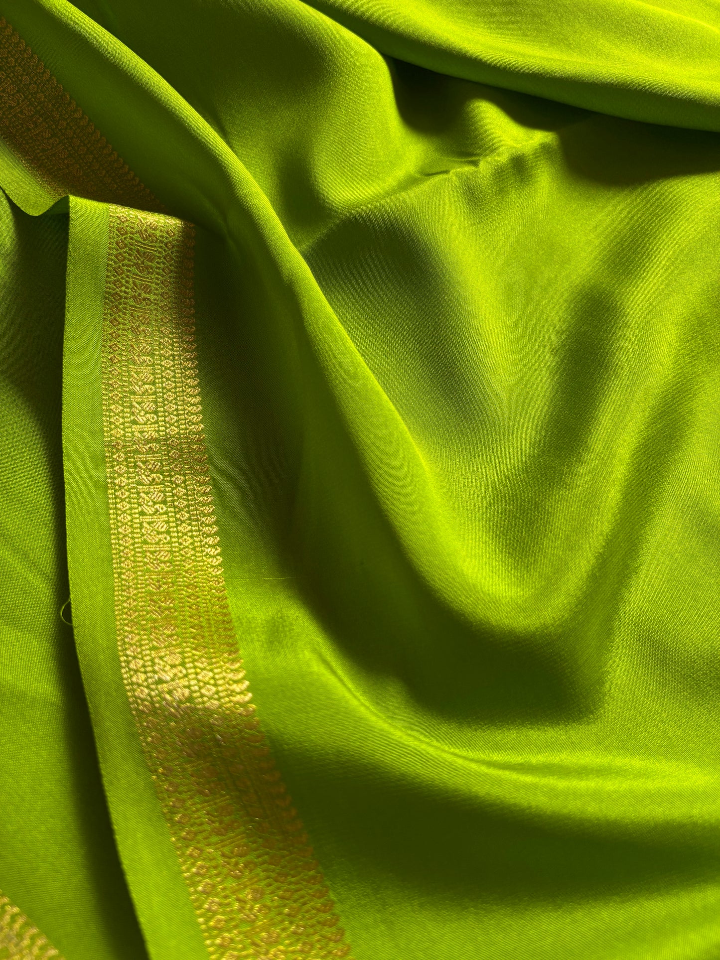 Harshini : Solid Mehendi green