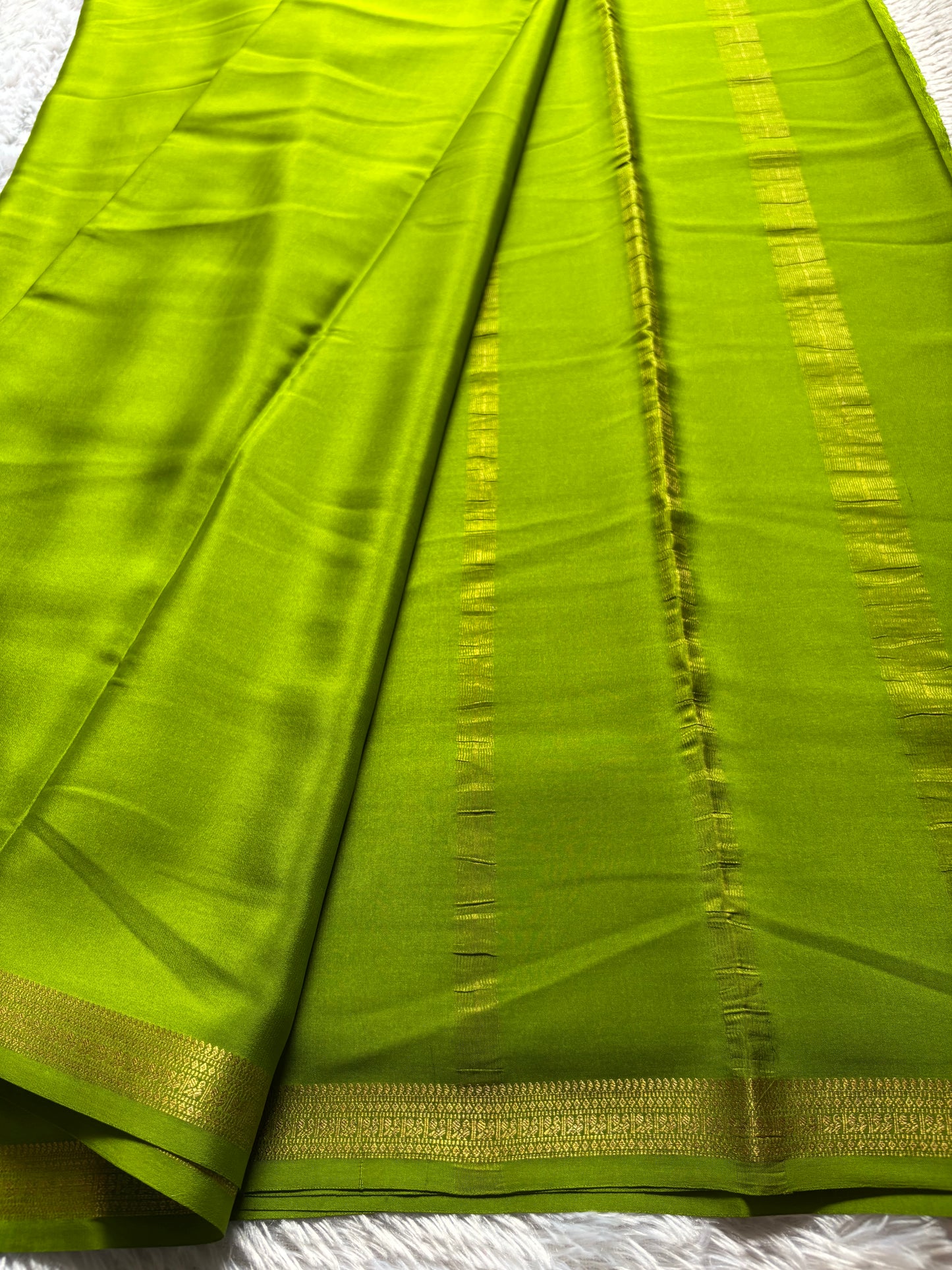 Harshini : Solid Mehendi green