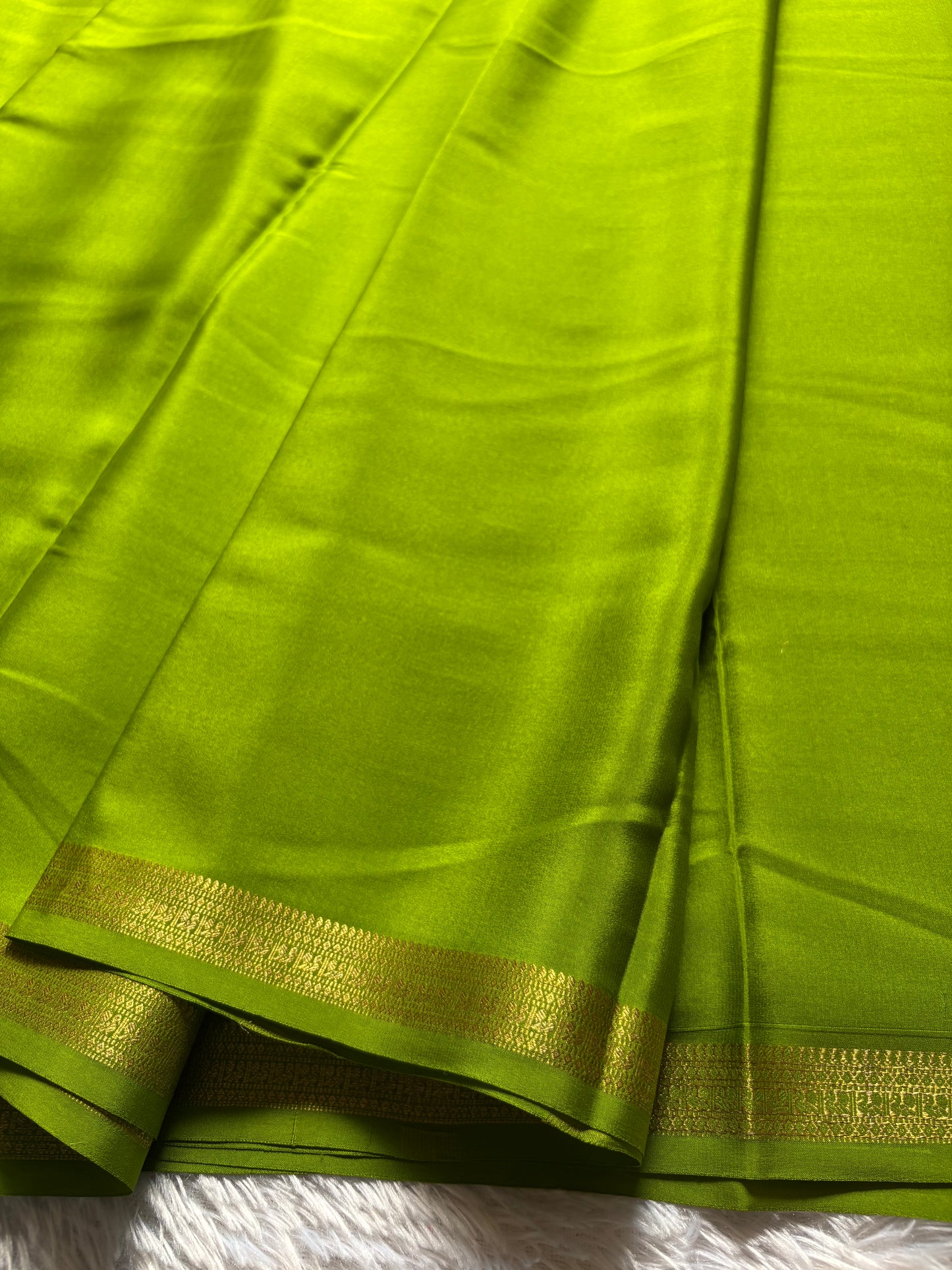 Harshini : Solid Mehendi green