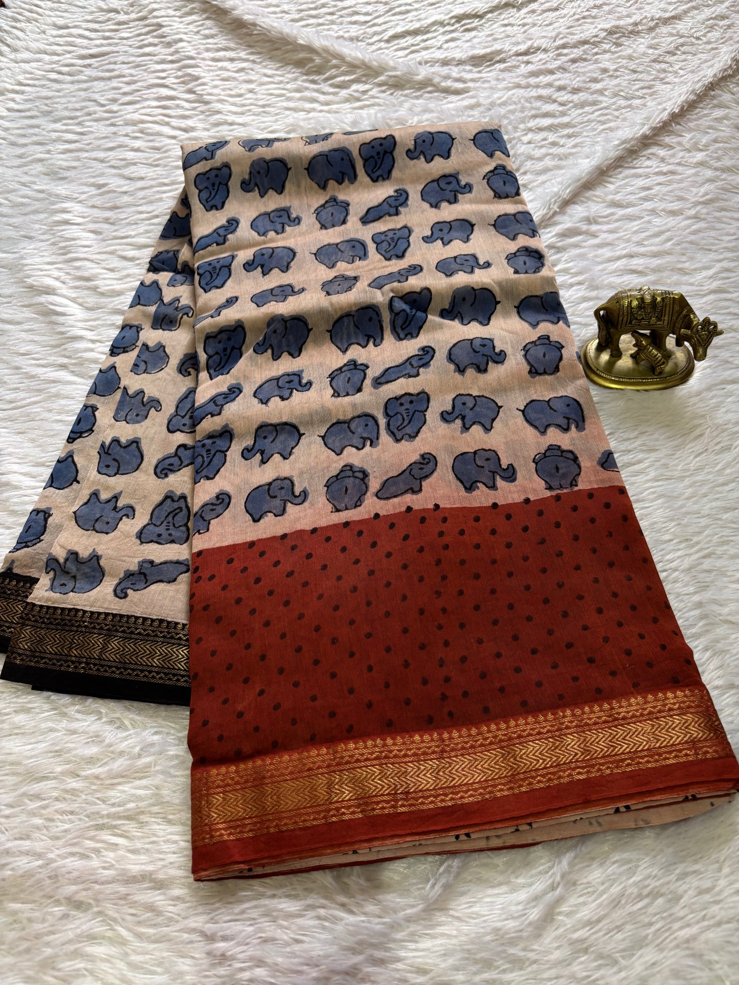 Maheshwari (2D) : Off white-maroon