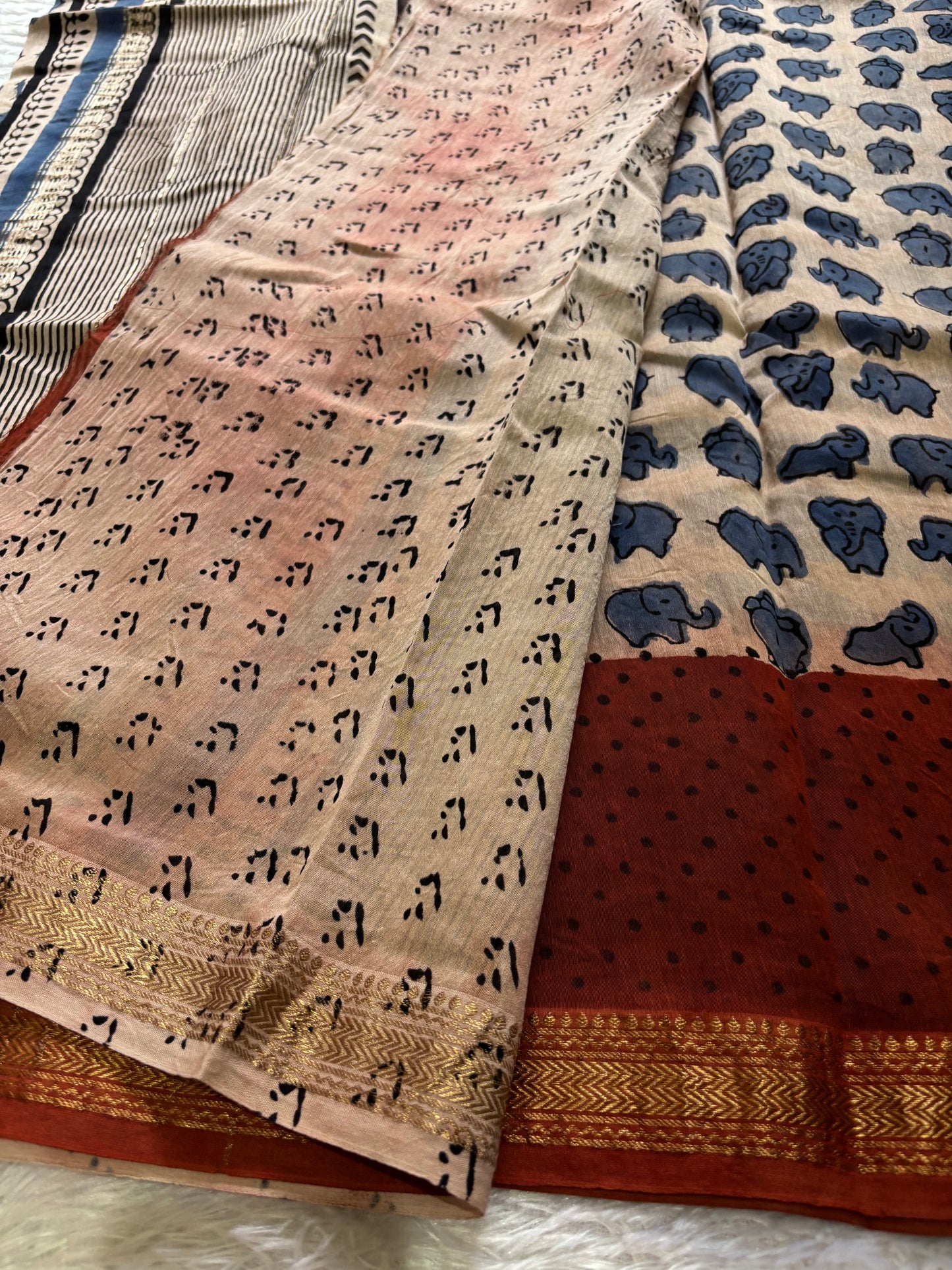 Maheshwari (2D) : Off white-maroon