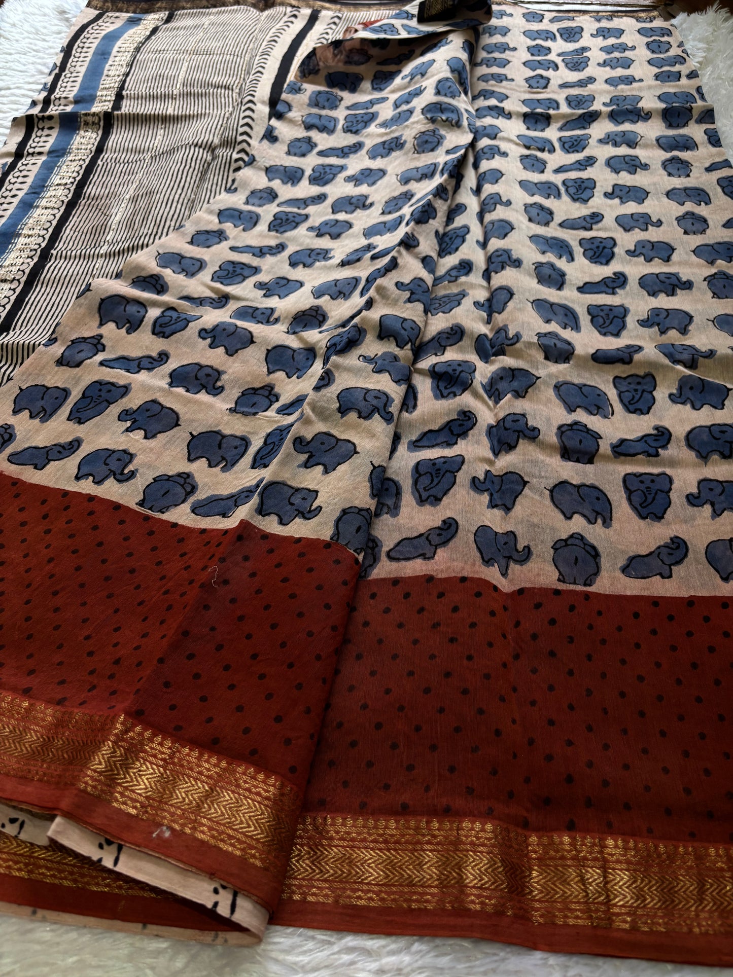 Maheshwari (2D) : Off white-maroon