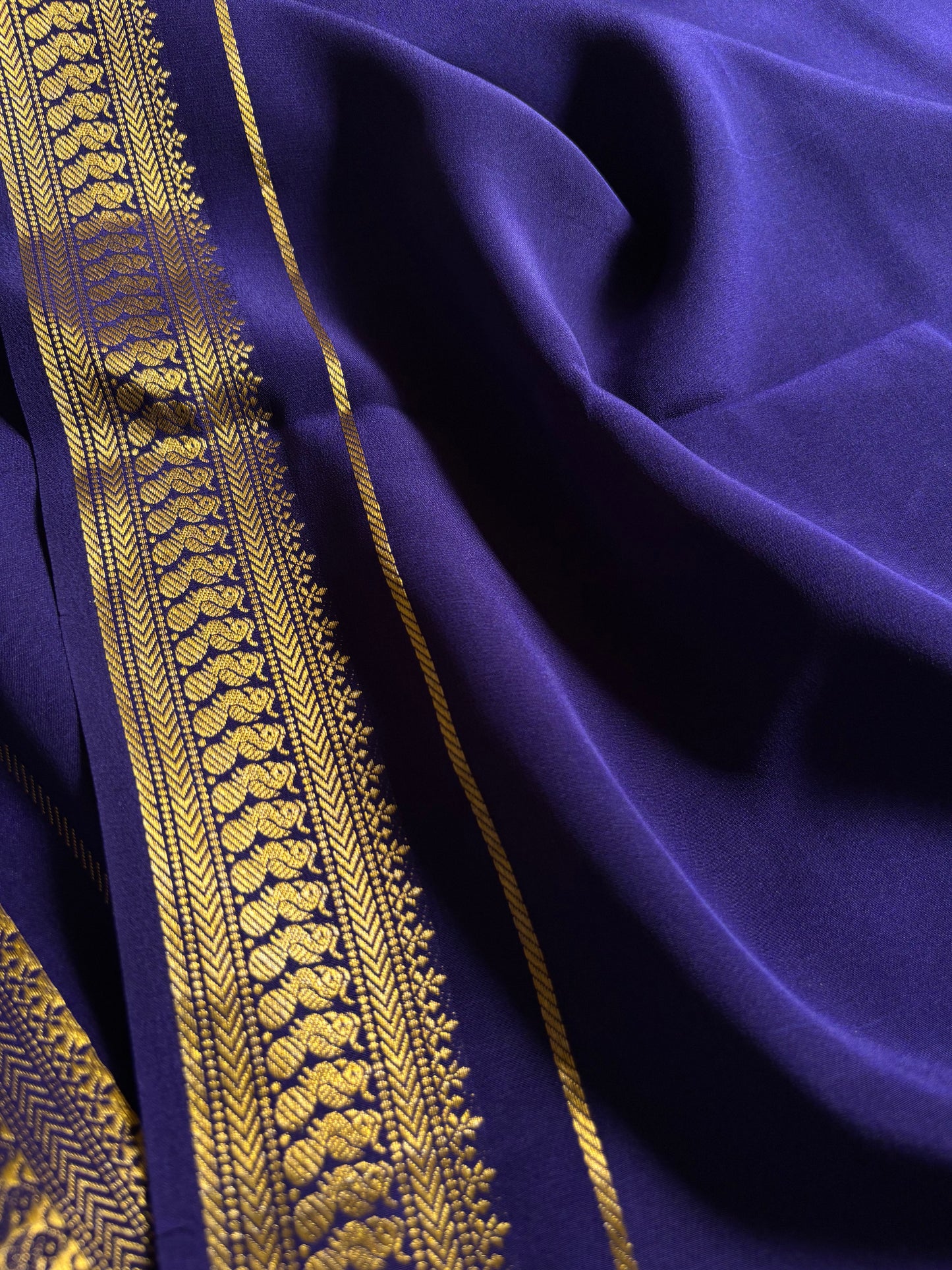 Mayuri : Solid Navy blue