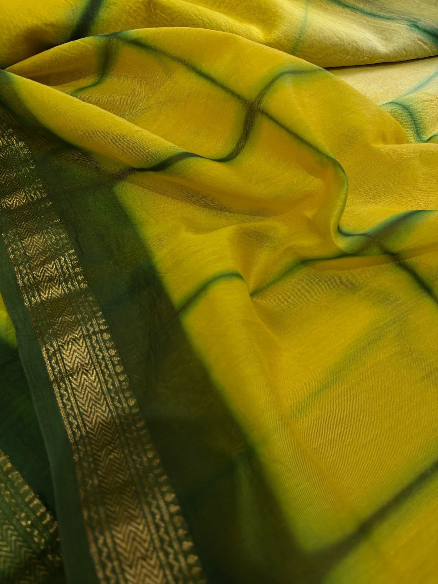 Maheshwari (2D) : Yellow-green