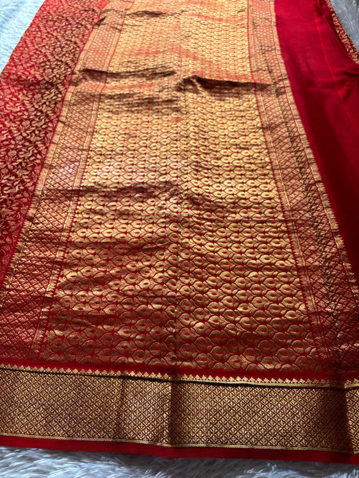 Myna : Brocade Red