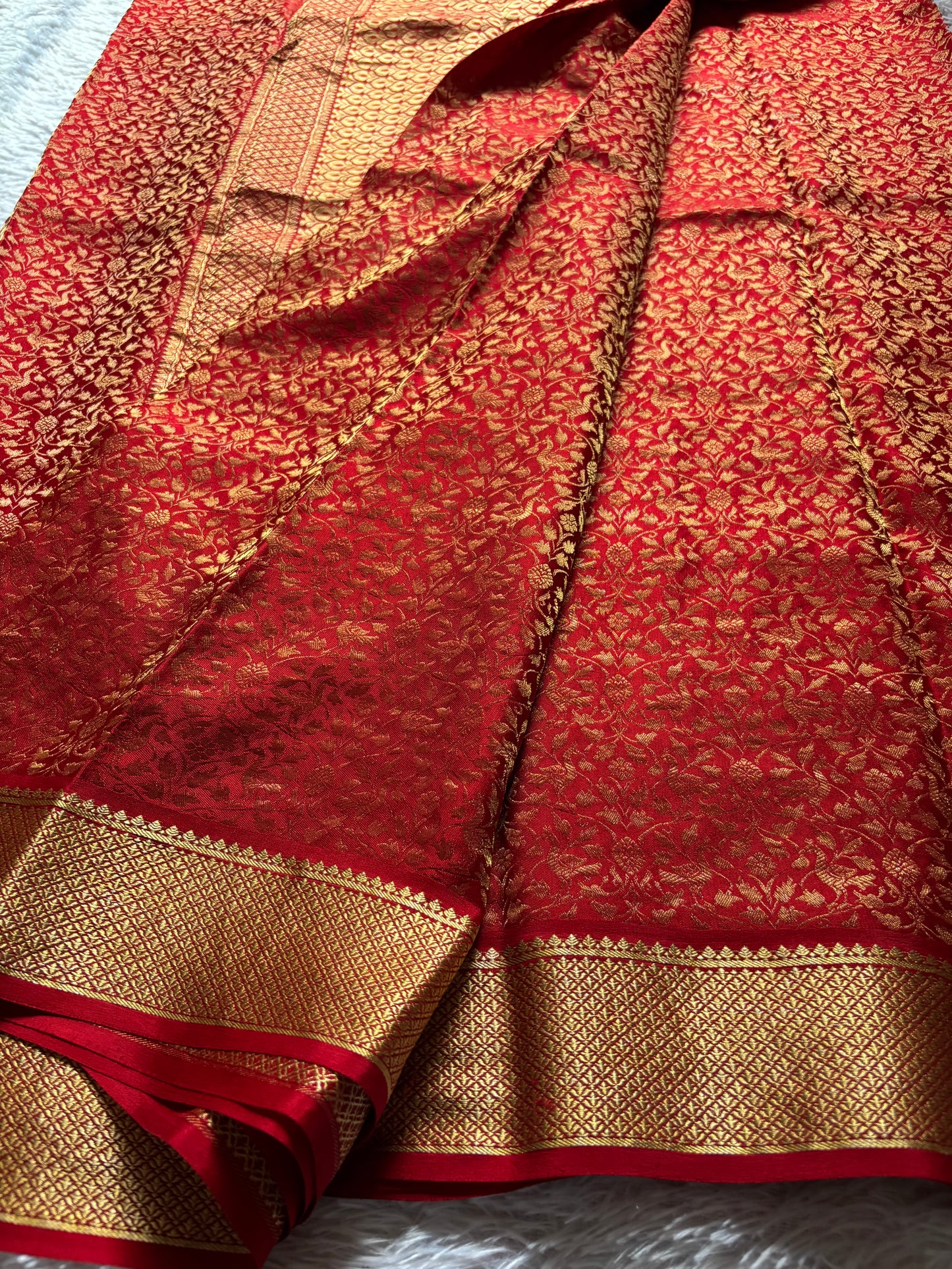 Myna : Brocade Red