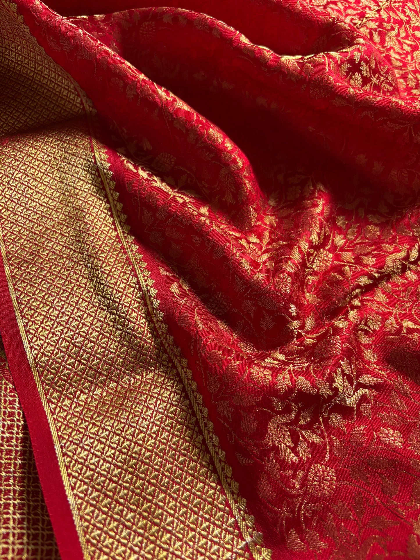 Myna : Brocade Red