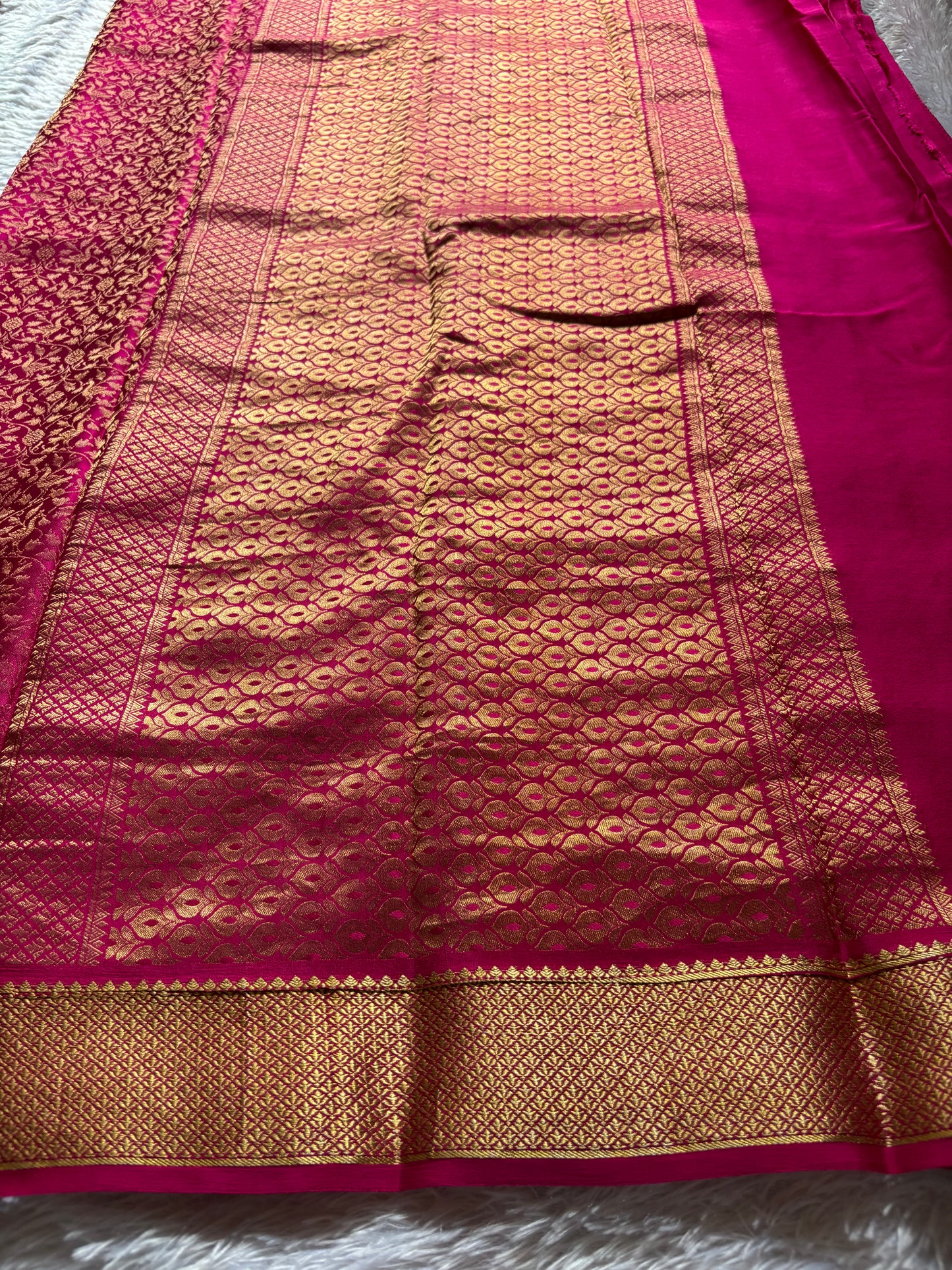 Myna : Brocade Rani pink