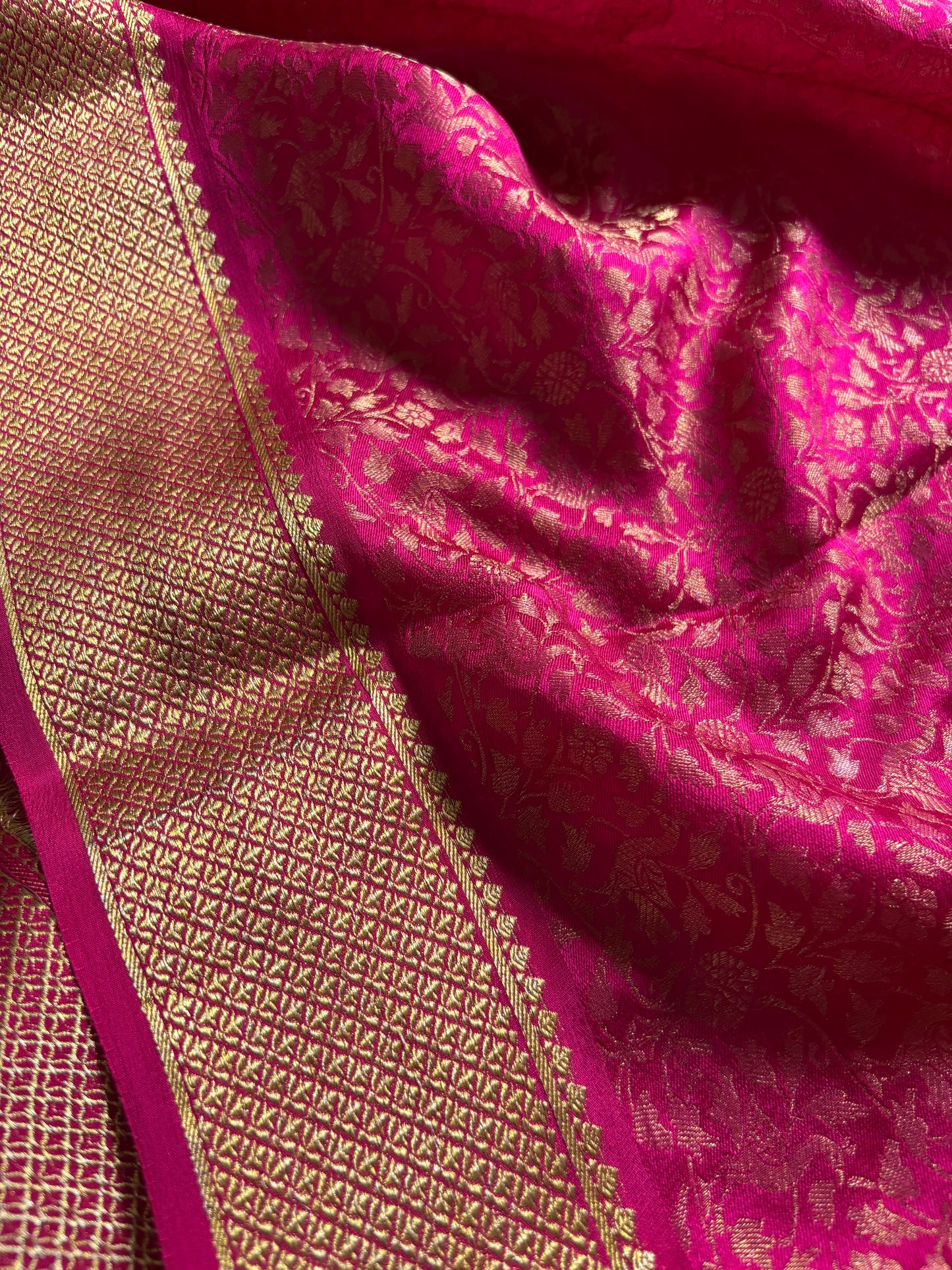Myna : Brocade Rani pink