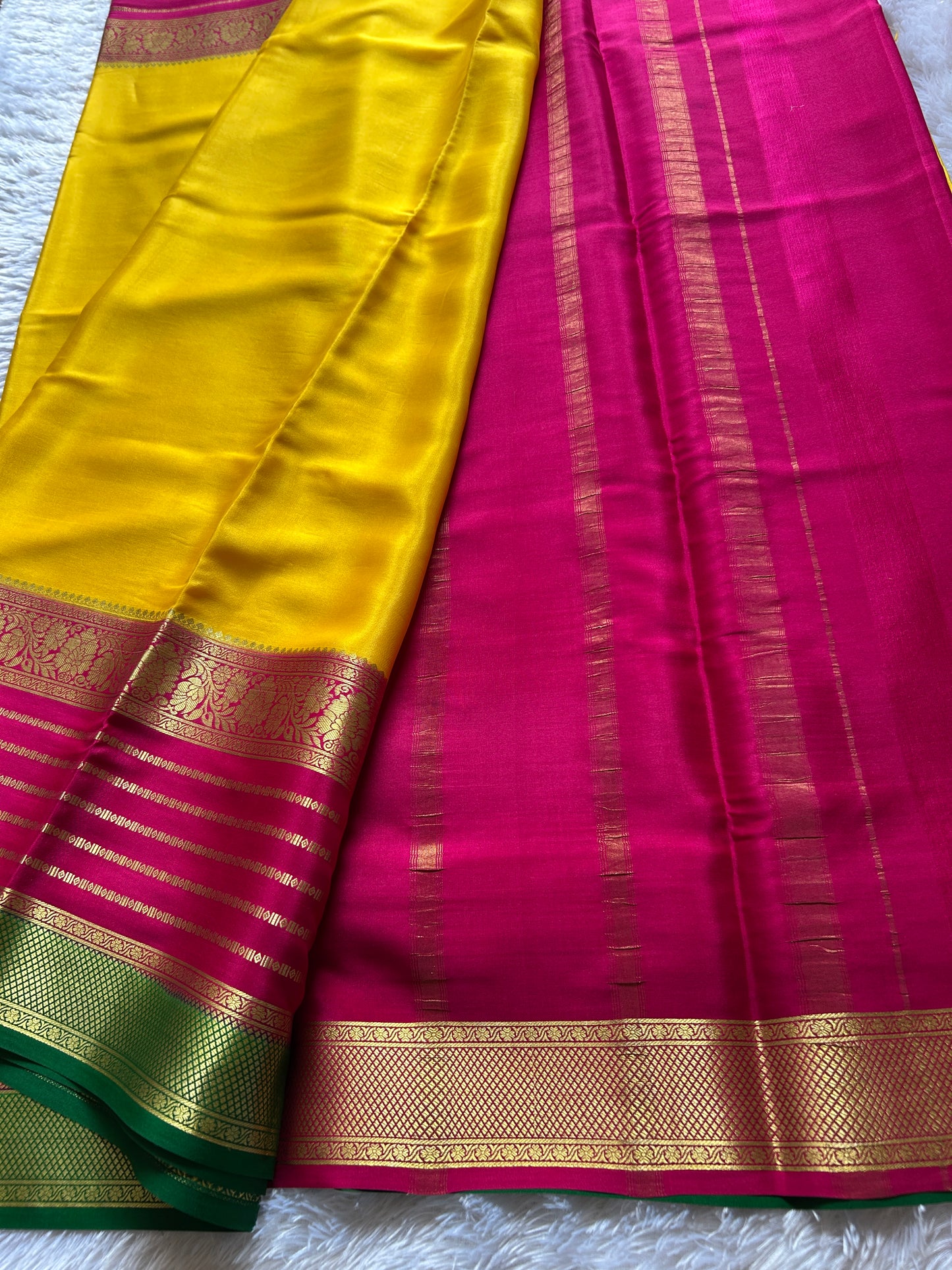 Sindhu  (3D) : Golden yellow-pink-green