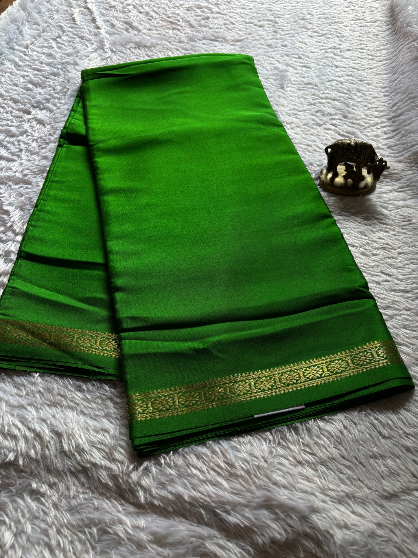 Rudrakshi : Solid Leaf green