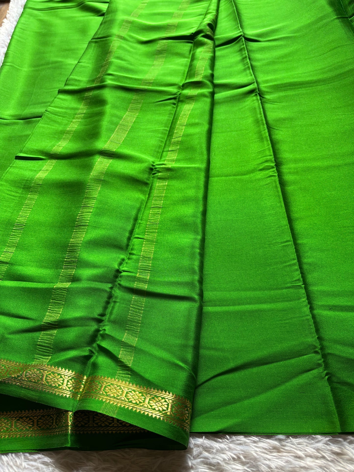 Rudrakshi : Solid Leaf green