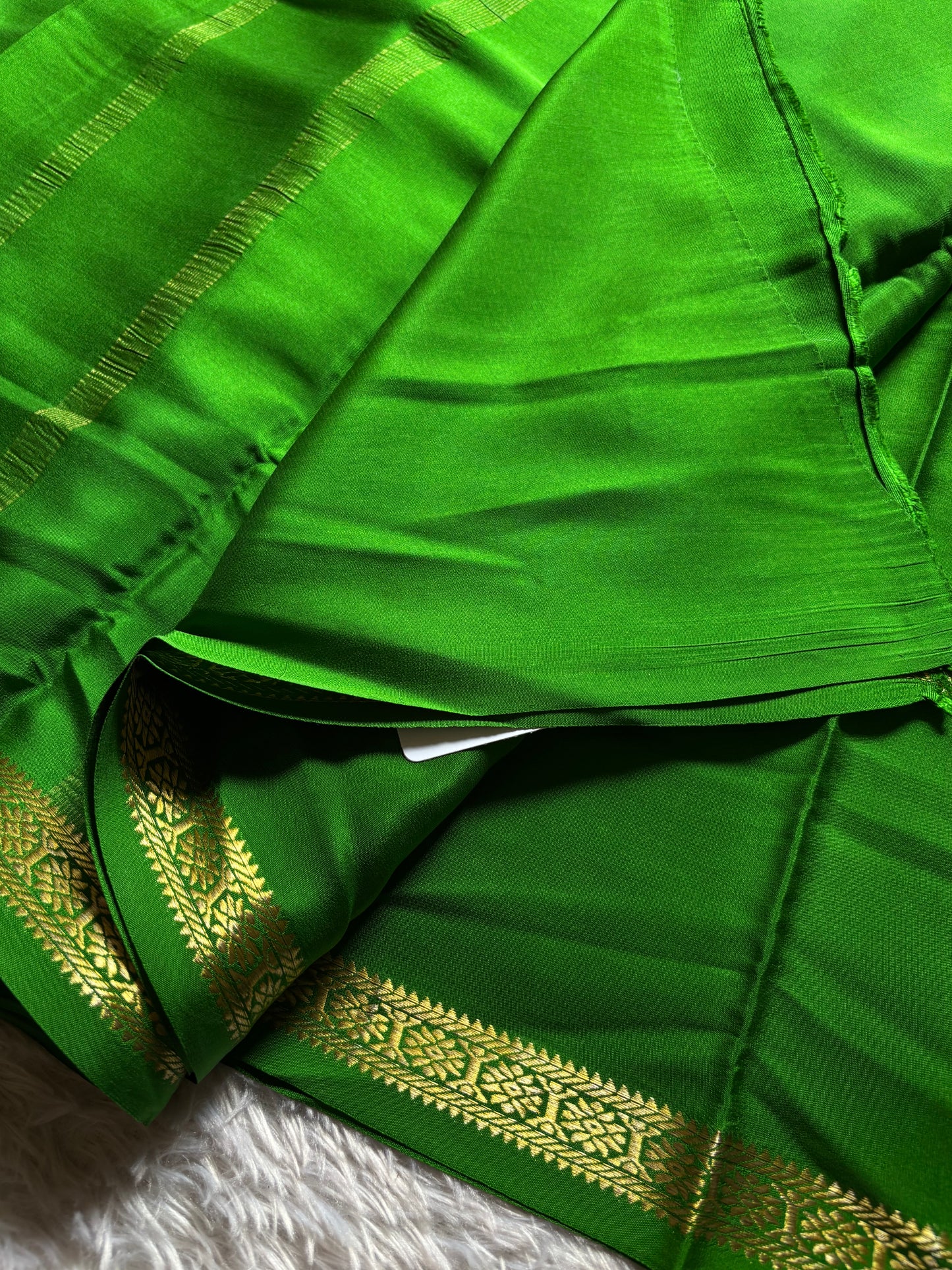 Rudrakshi : Solid Leaf green
