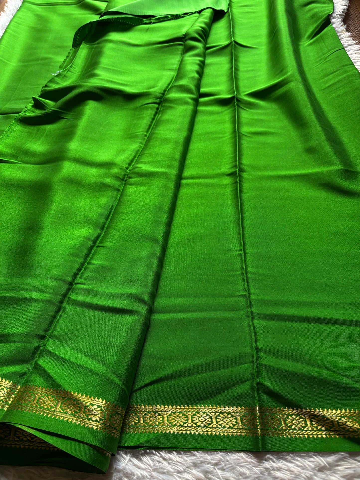 Rudrakshi : Solid Leaf green
