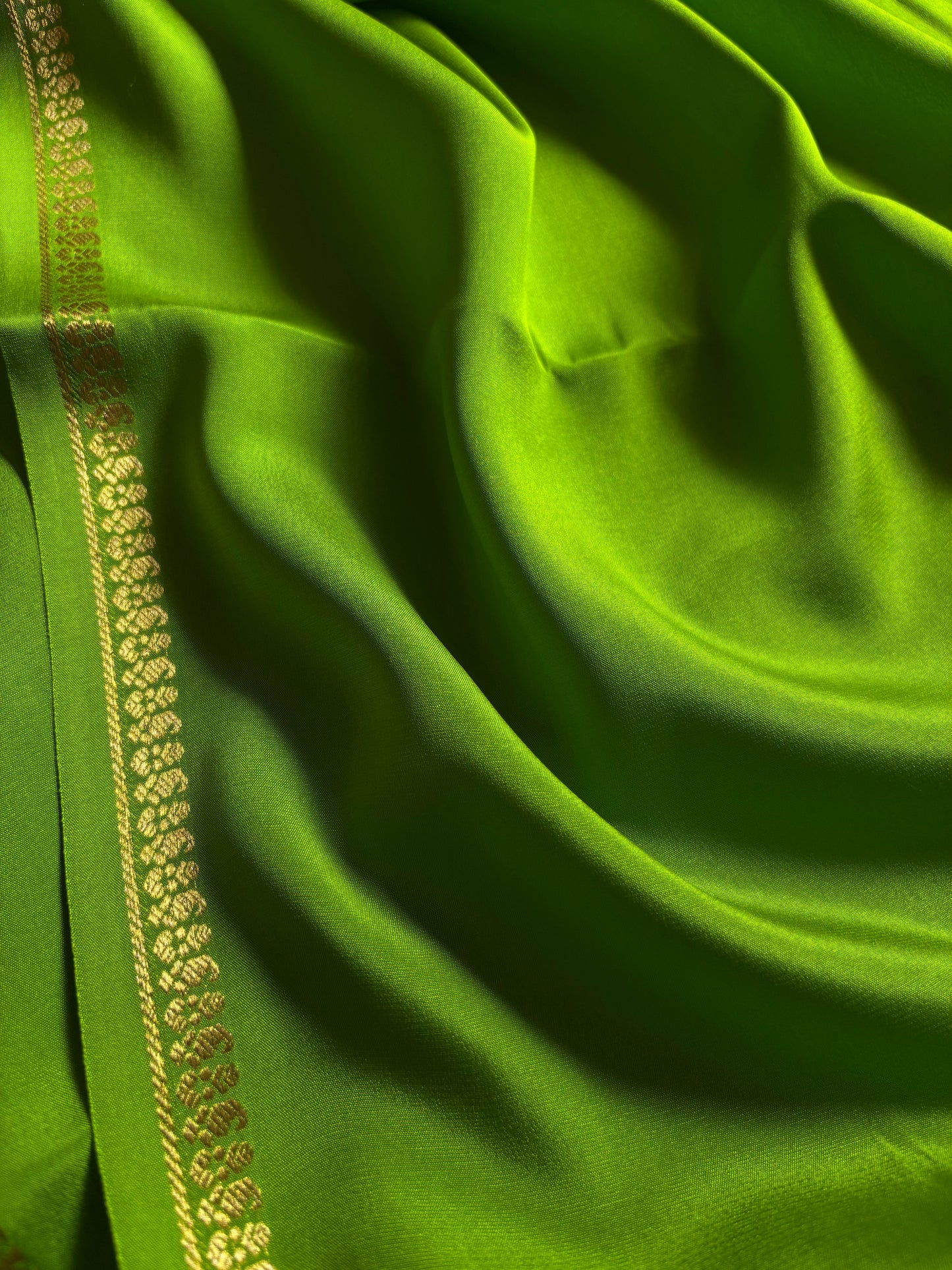 Nitya : Solid Mehendi green