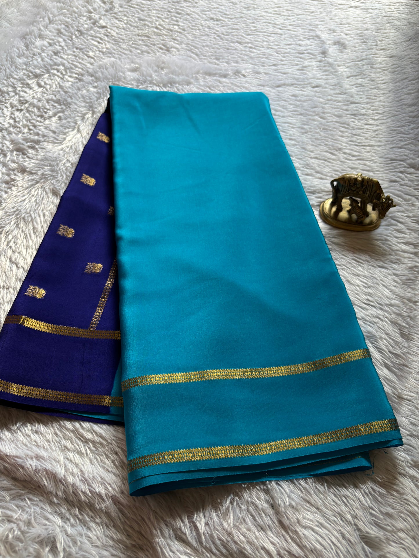 Padmini (2D) : Ananda blue-navy blue