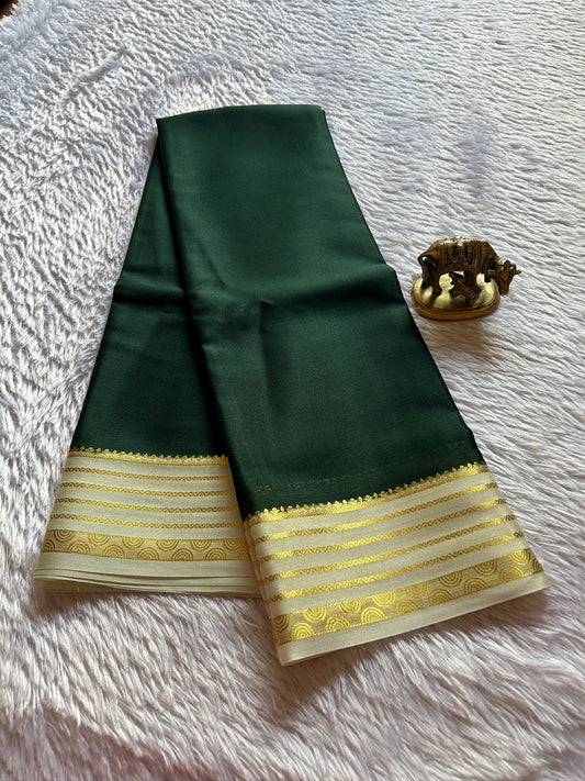 Rashmi (2D) : Dark green-off white