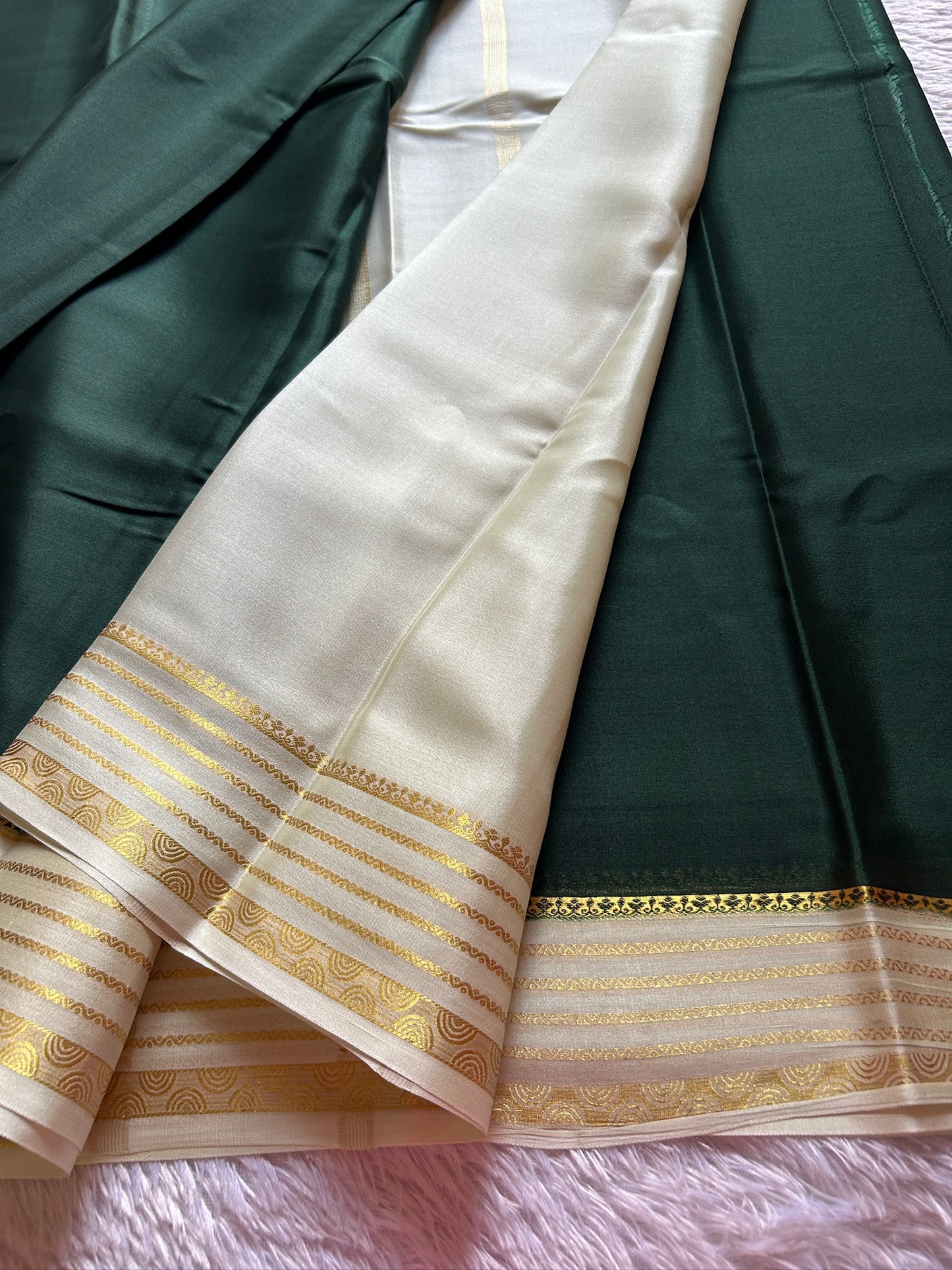 Rashmi (2D) : Dark green-off white