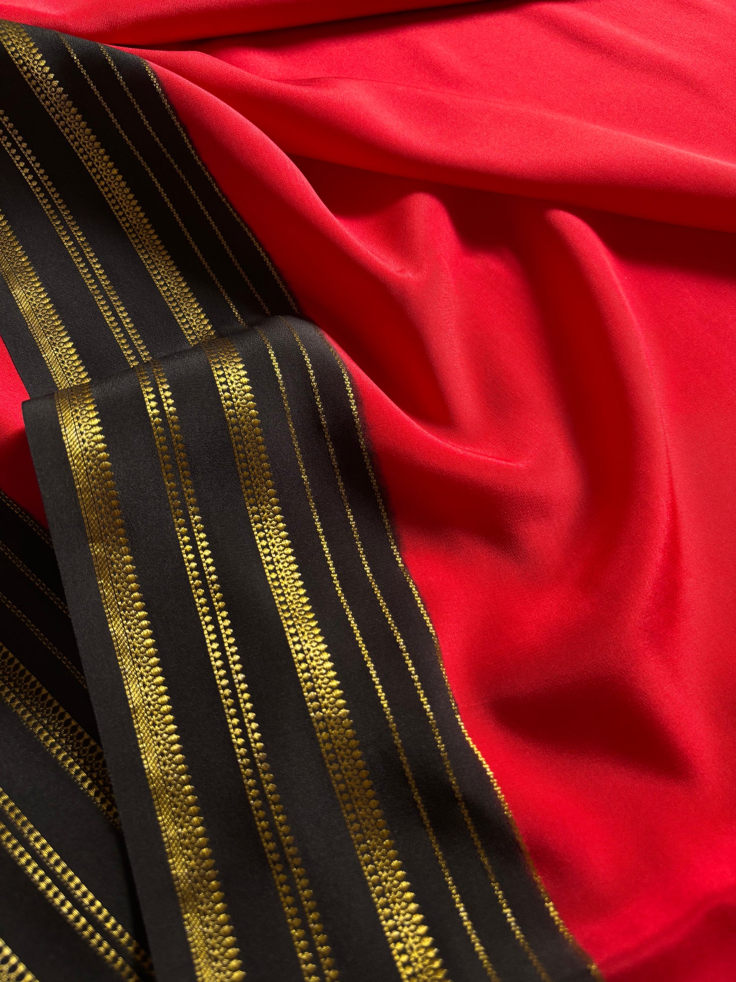 Tanuja (2D) : Red-black